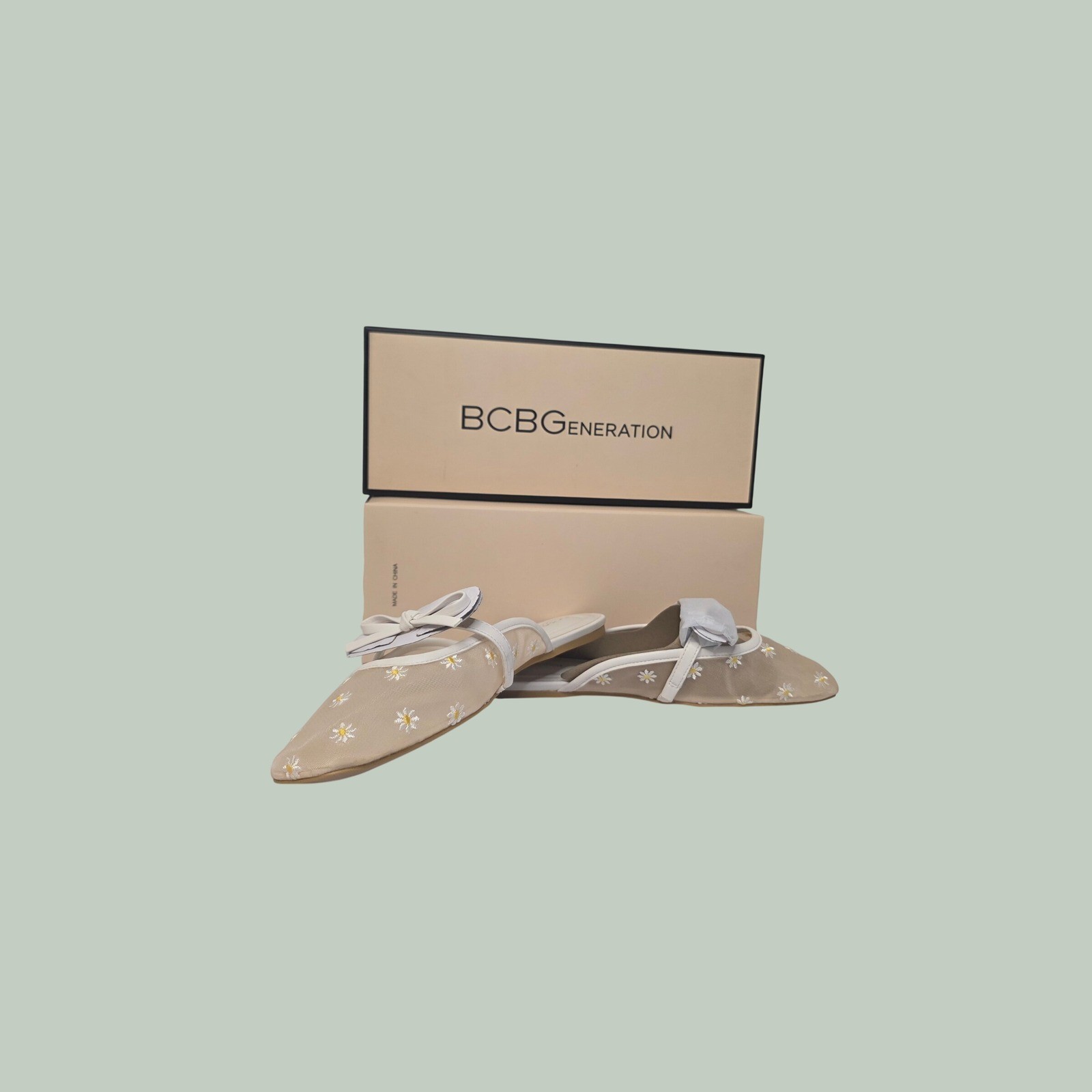 BCBGeneration Ovirin Beige Mesh Daisy Embroidered Bow Flat Mules Square Toe 8M