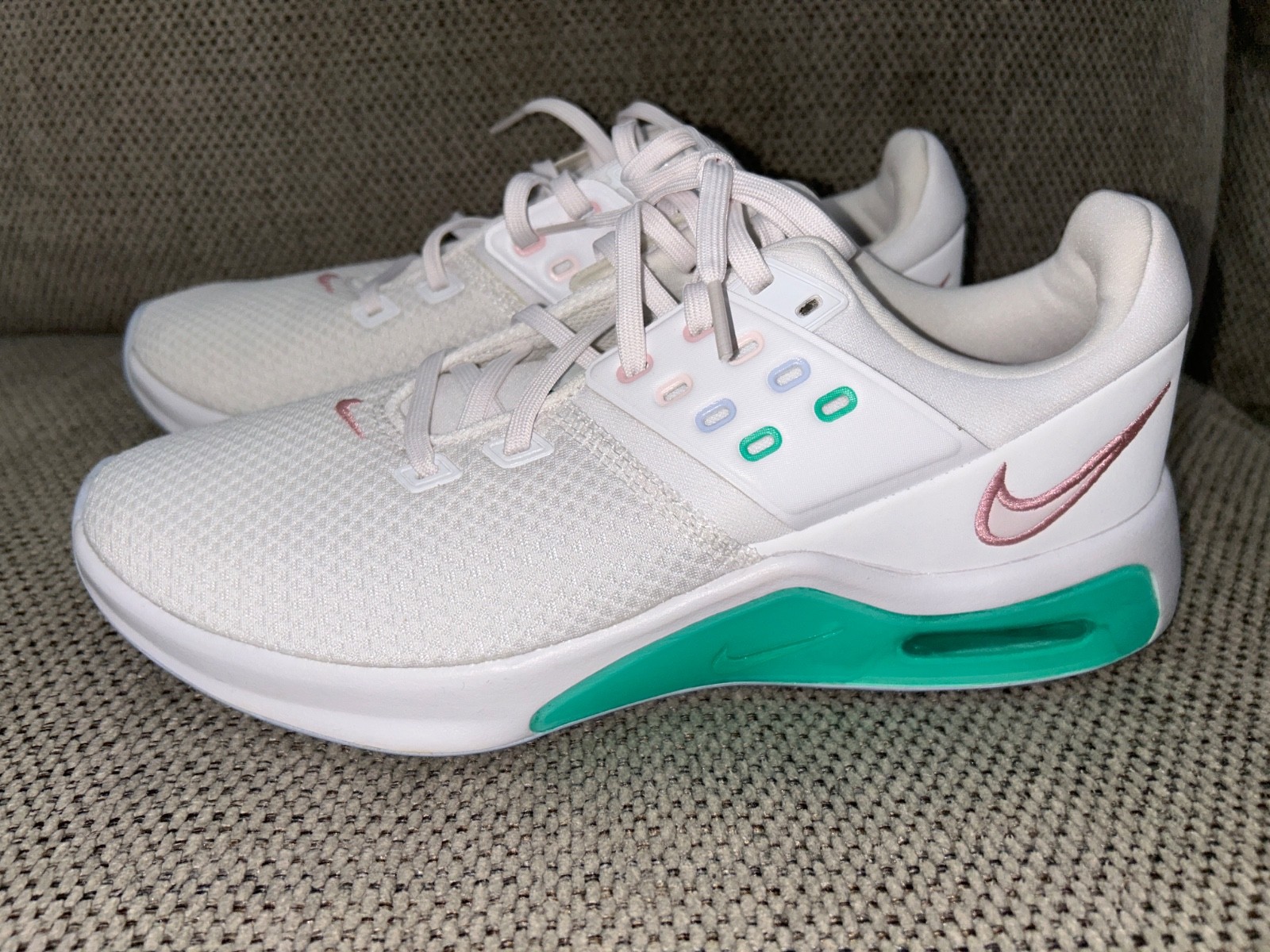 Size 9.5- Nike Air Max Bella TR 4 White Menta W