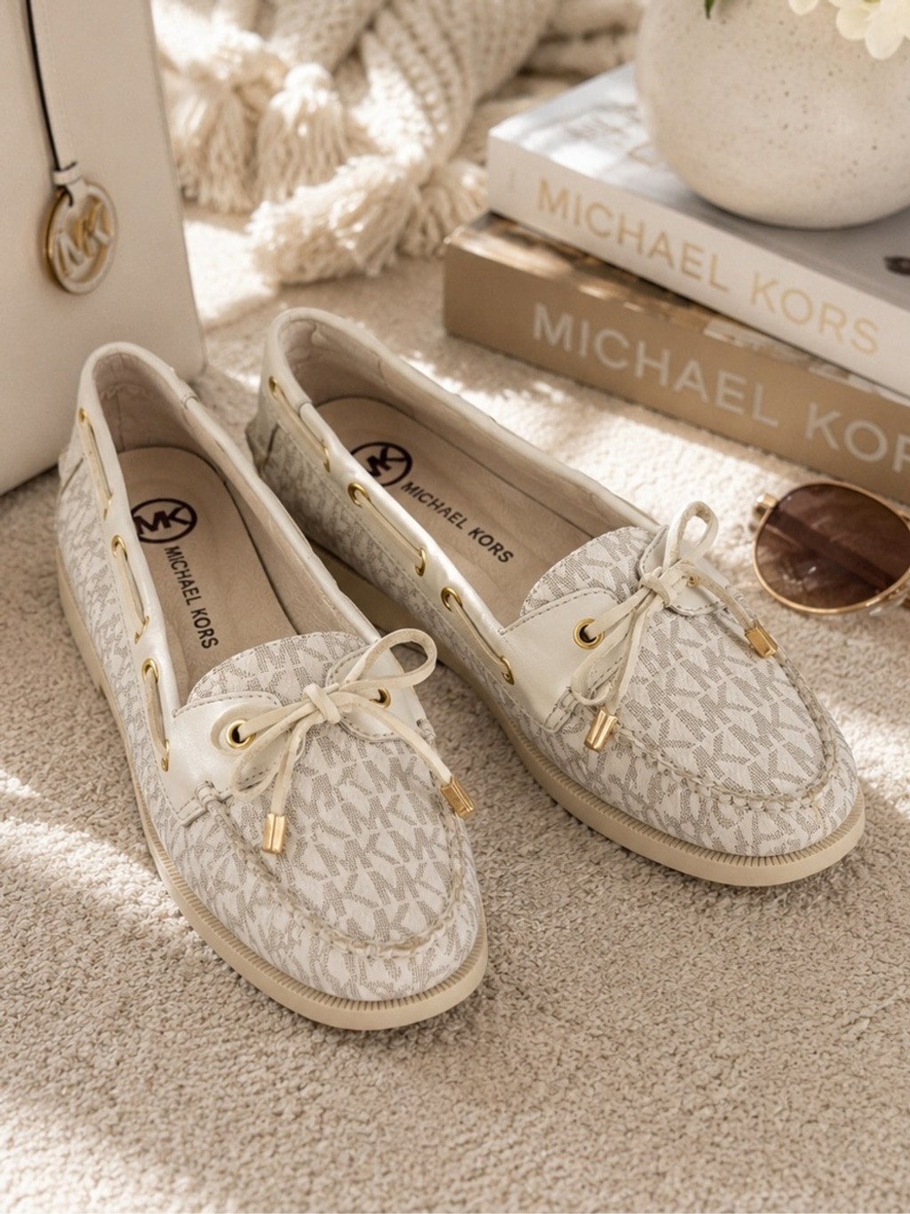 Michael Kors Logo Boat Shoes Moccasins Cream Vanilla Leather Lace Up Flat Sz 10M
