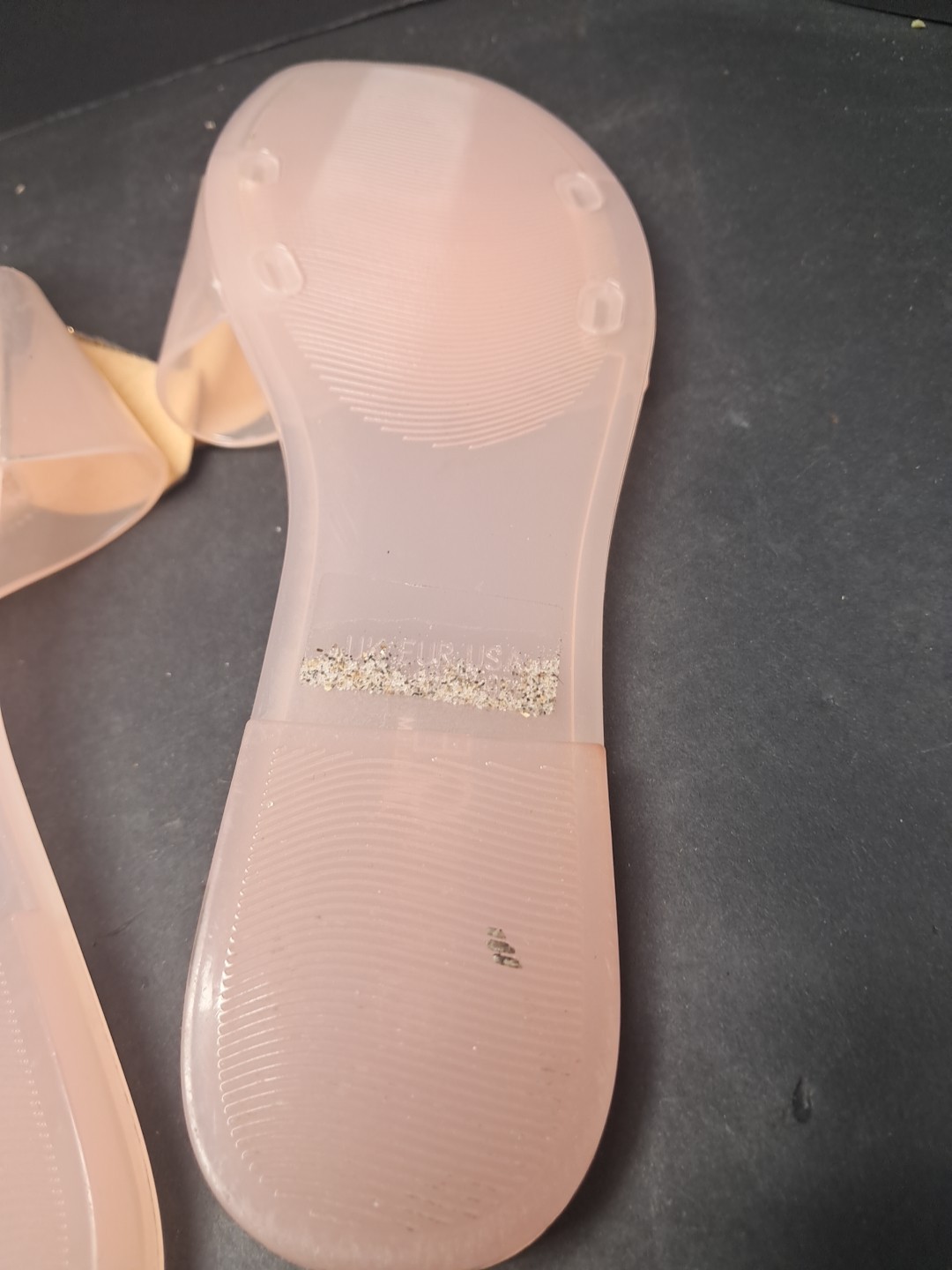 💯🔥 2 Pair Of ROUGE Medium Size 9 Sandals Please See Photos For Description 🔥