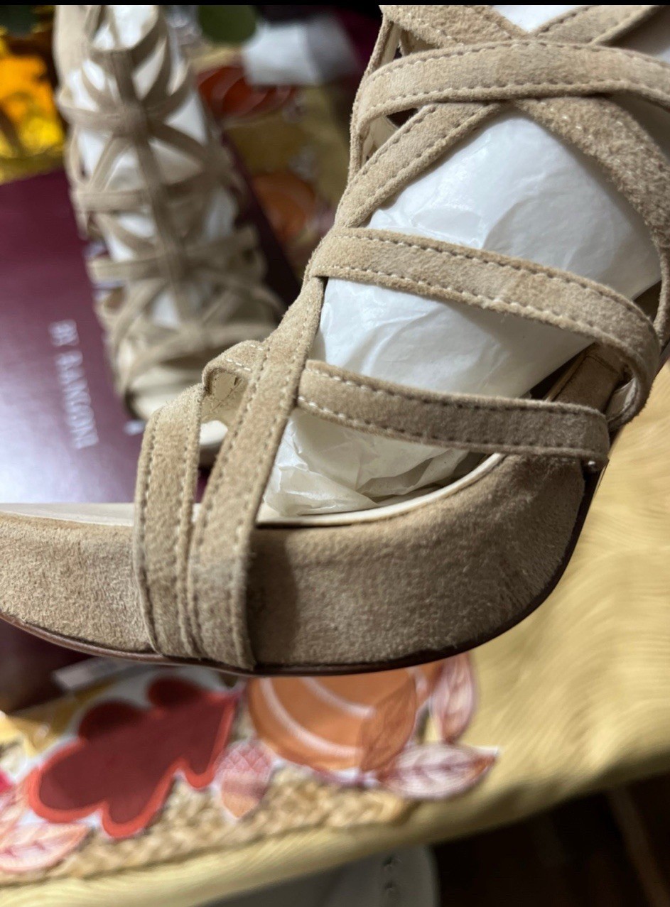 Sz 6 Almalfi Heels MSRP $250