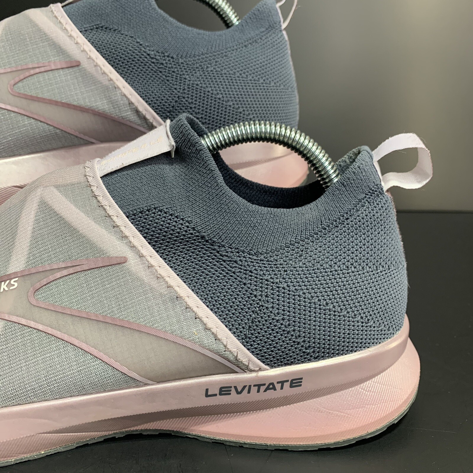 Brooks Levitate 4 LE Running Shoes 1203471B074 Grey Pink Women’s Size 11 B
