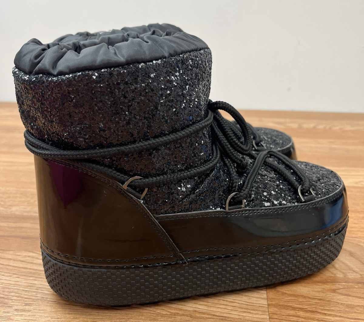 Olivia Miller Eclipse Moon Boots Black Glitter Puffy Winter Boots Size L (11-12)