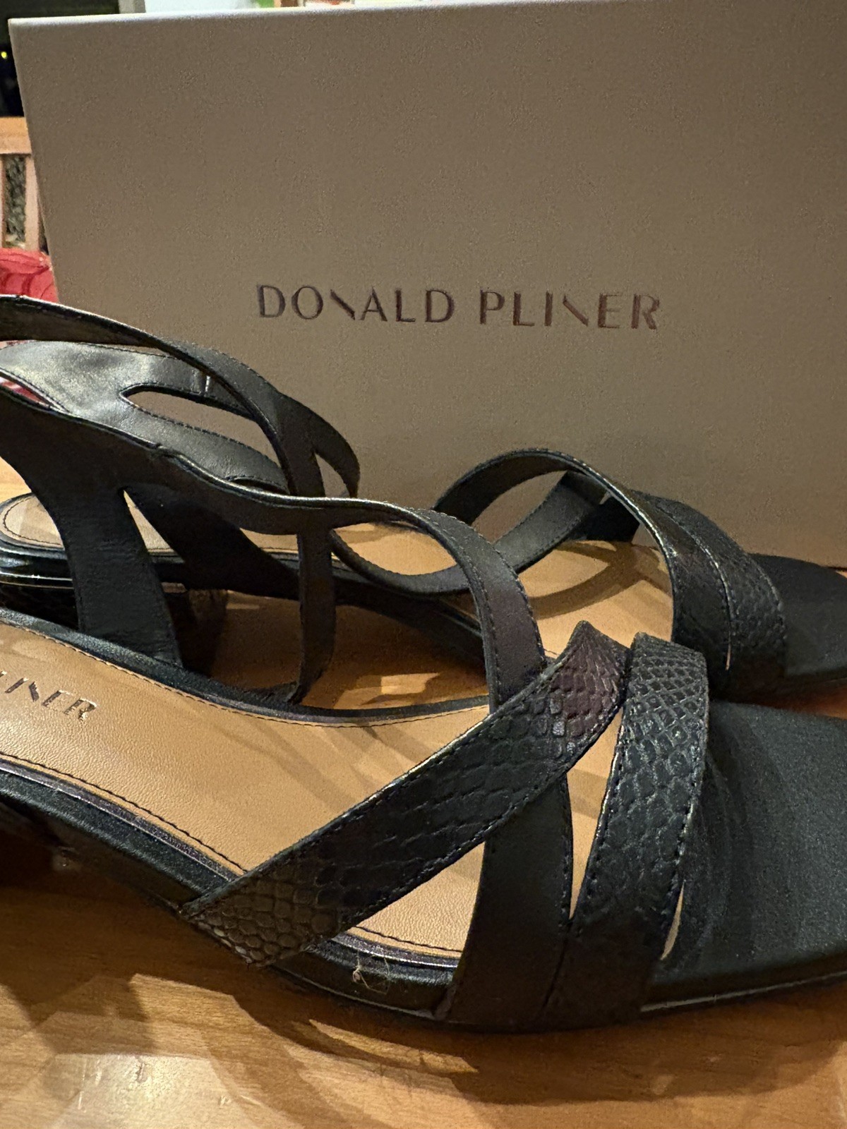Donald Pliner Women’s Frannie Ankle Strap Sandals Black Sz 10; classic, designer