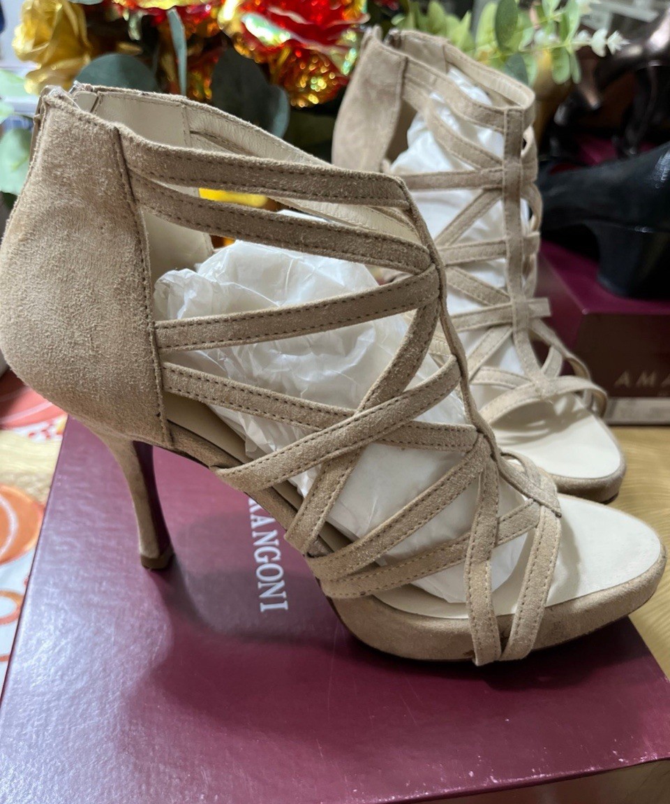 Sz 6 Almalfi Heels MSRP $250