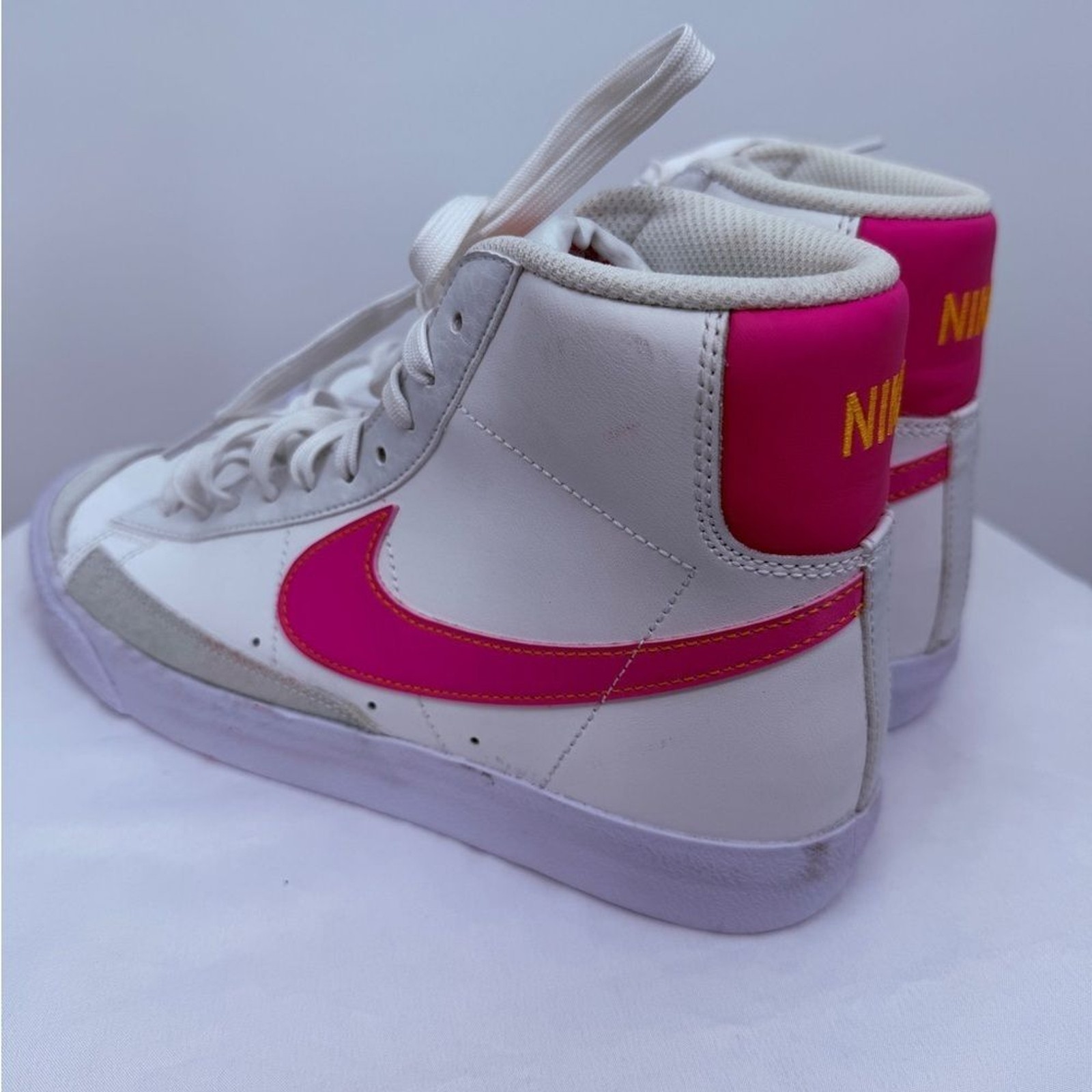 Nike High Top Sneakers White Pink Swoosh Youth 6Y Women 7.5