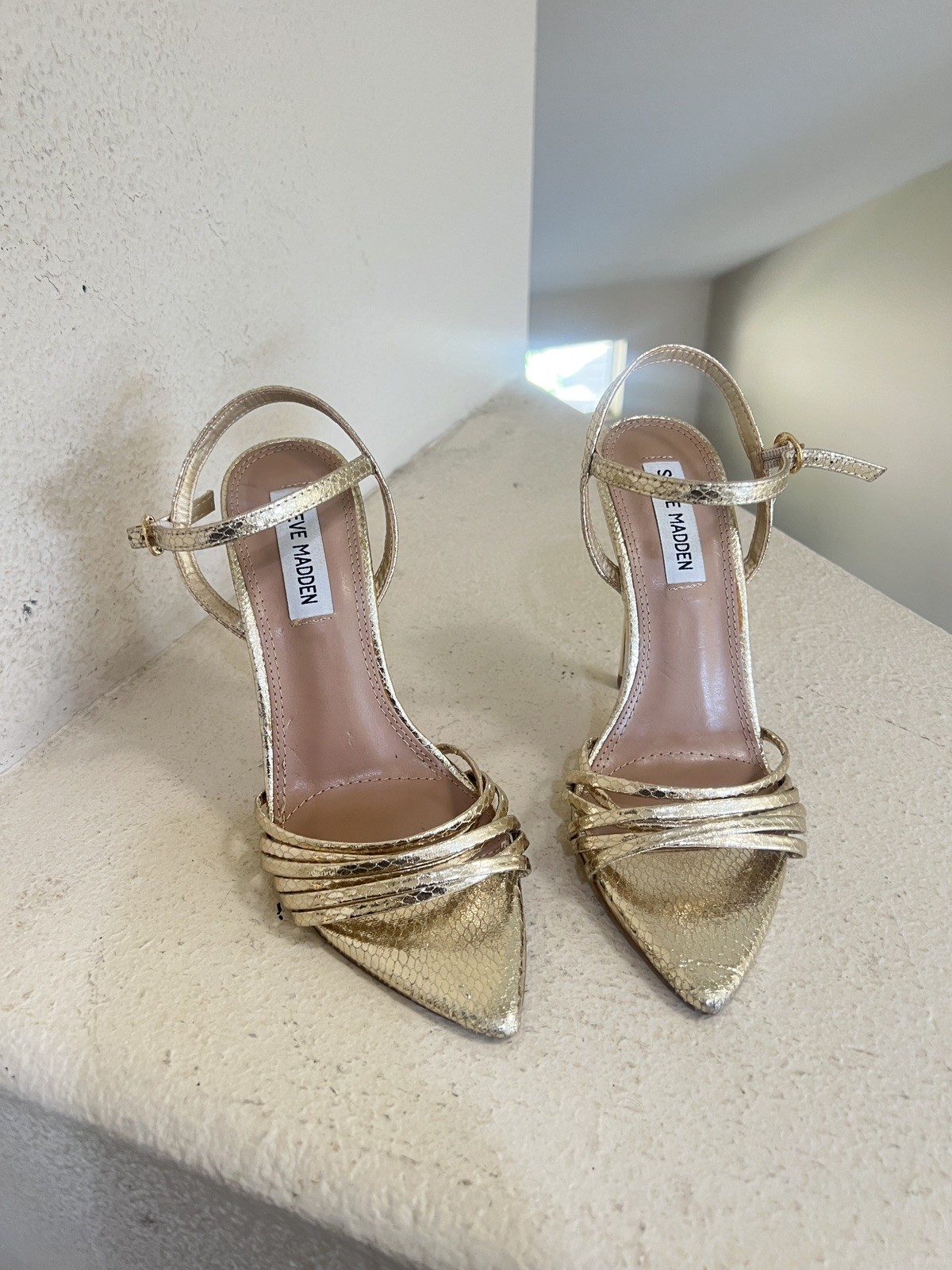 STEVE MADDEN metallic gold Women sz 8 Wendy Pointed Toe Strappy heels Sandals