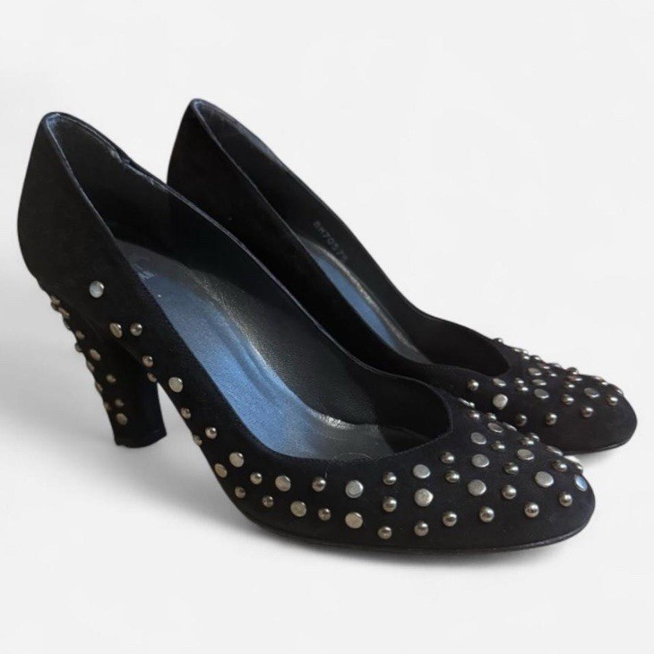 Stuart Weitzman Women’s Black Suede Studded Round Toe Slip-On Pumps US 9