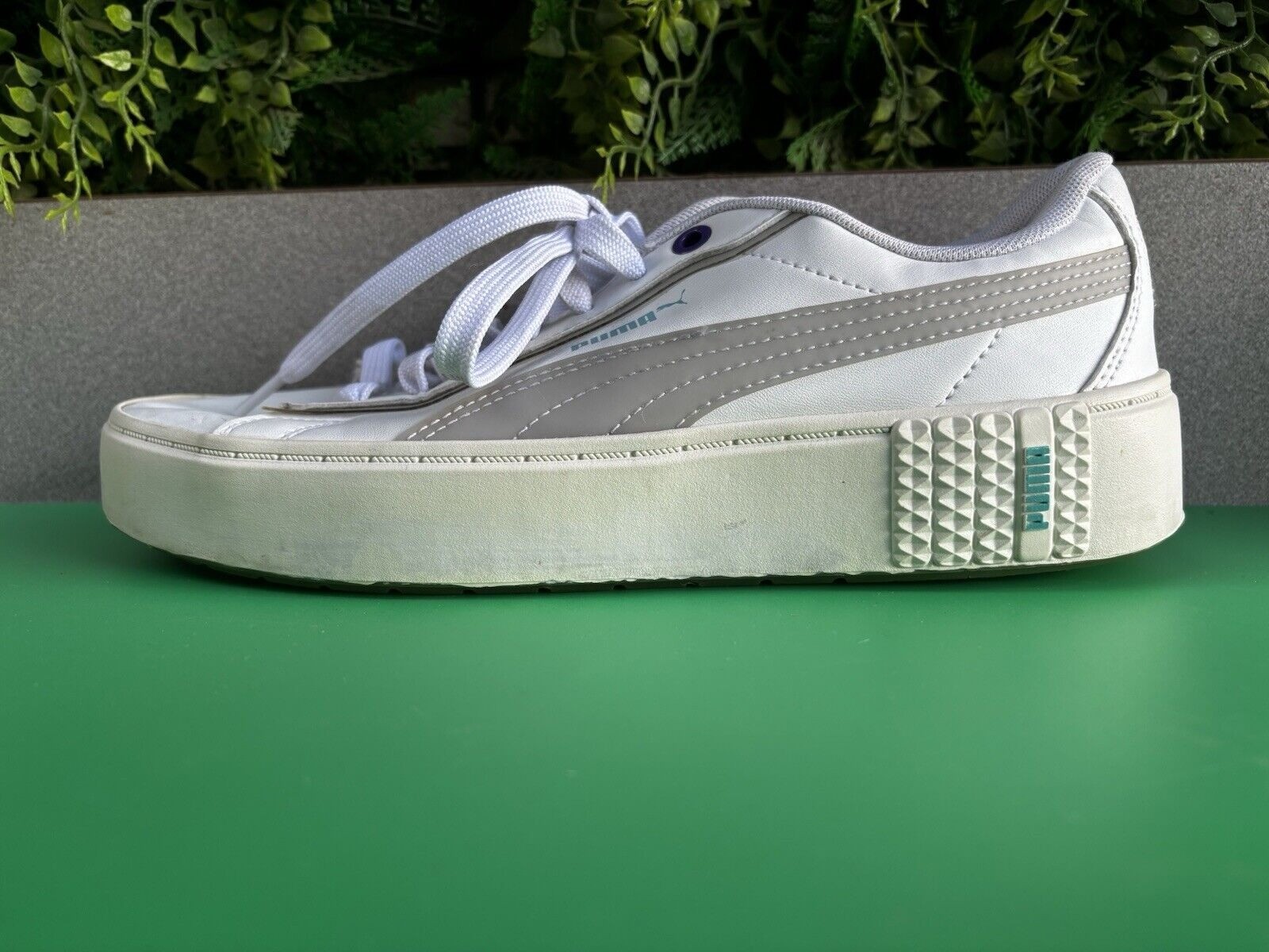 Puma Smash Platform V2 Womens Size 8 White Sneakers 381450-01 Athletic Shoes