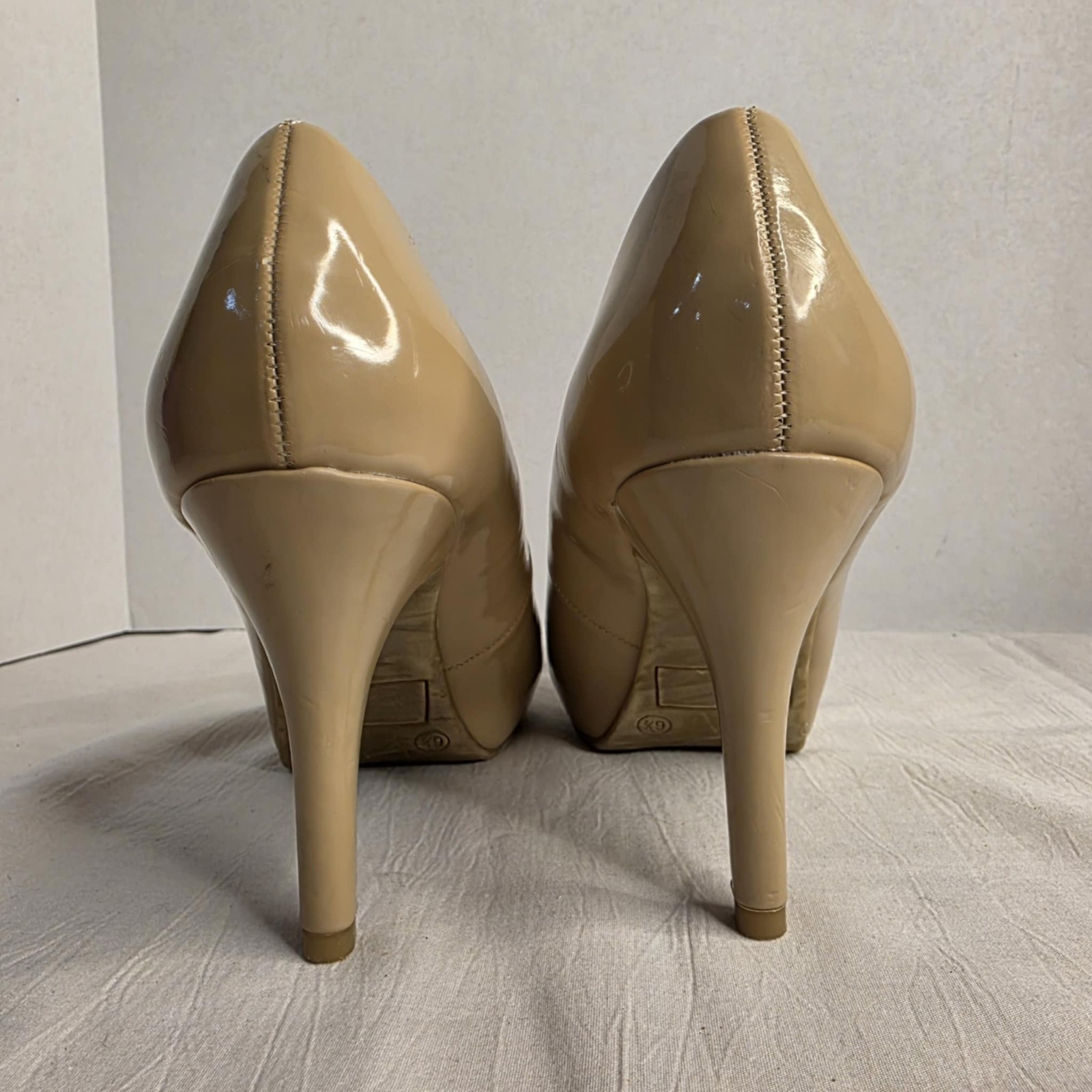 Candies Womens Classic Pumps Beige Slim Heels Round Toe Slip Ons 6.5 M