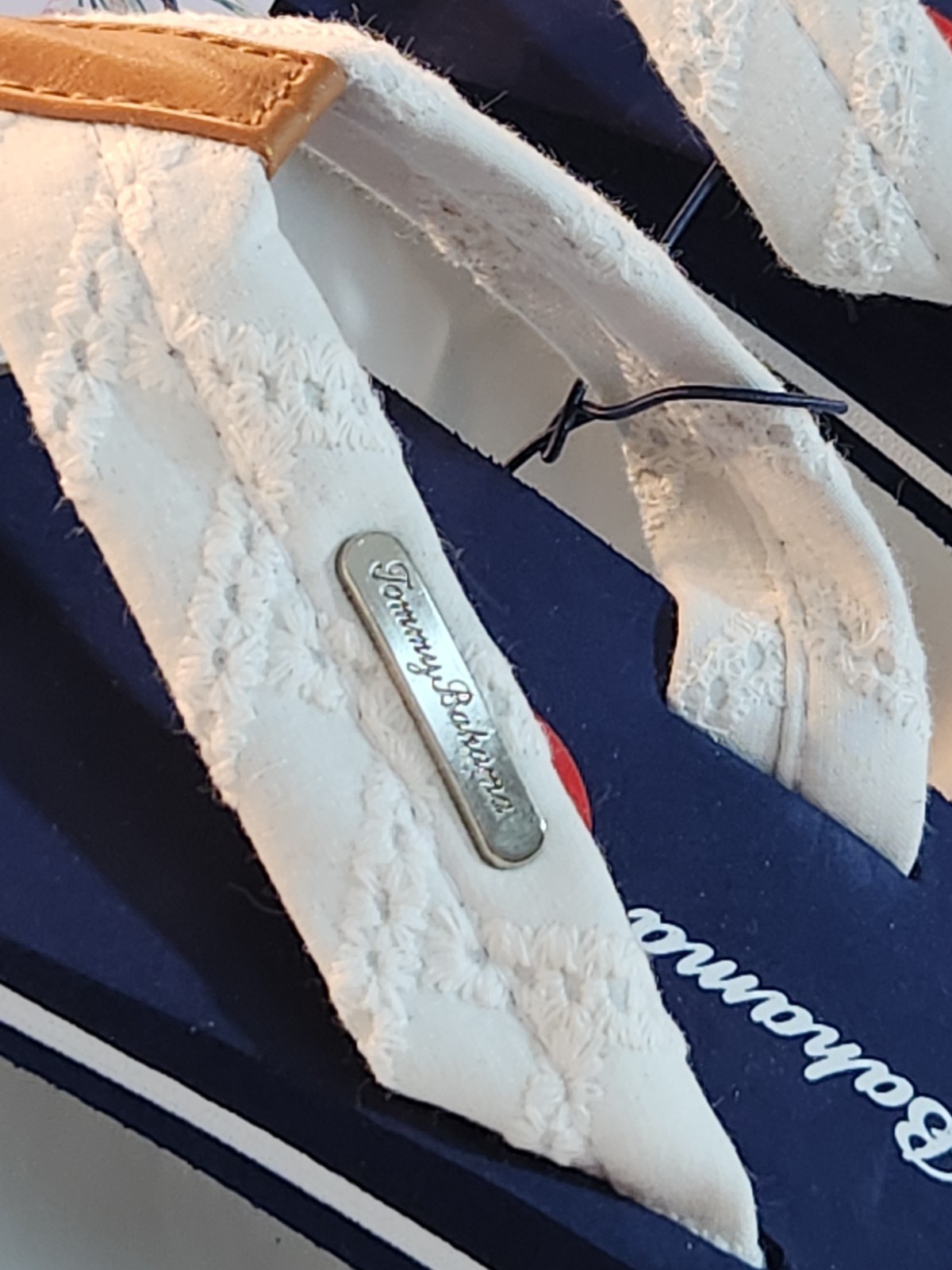 Tommy Bahama White Fabric Flip Flops Navy Blue 8