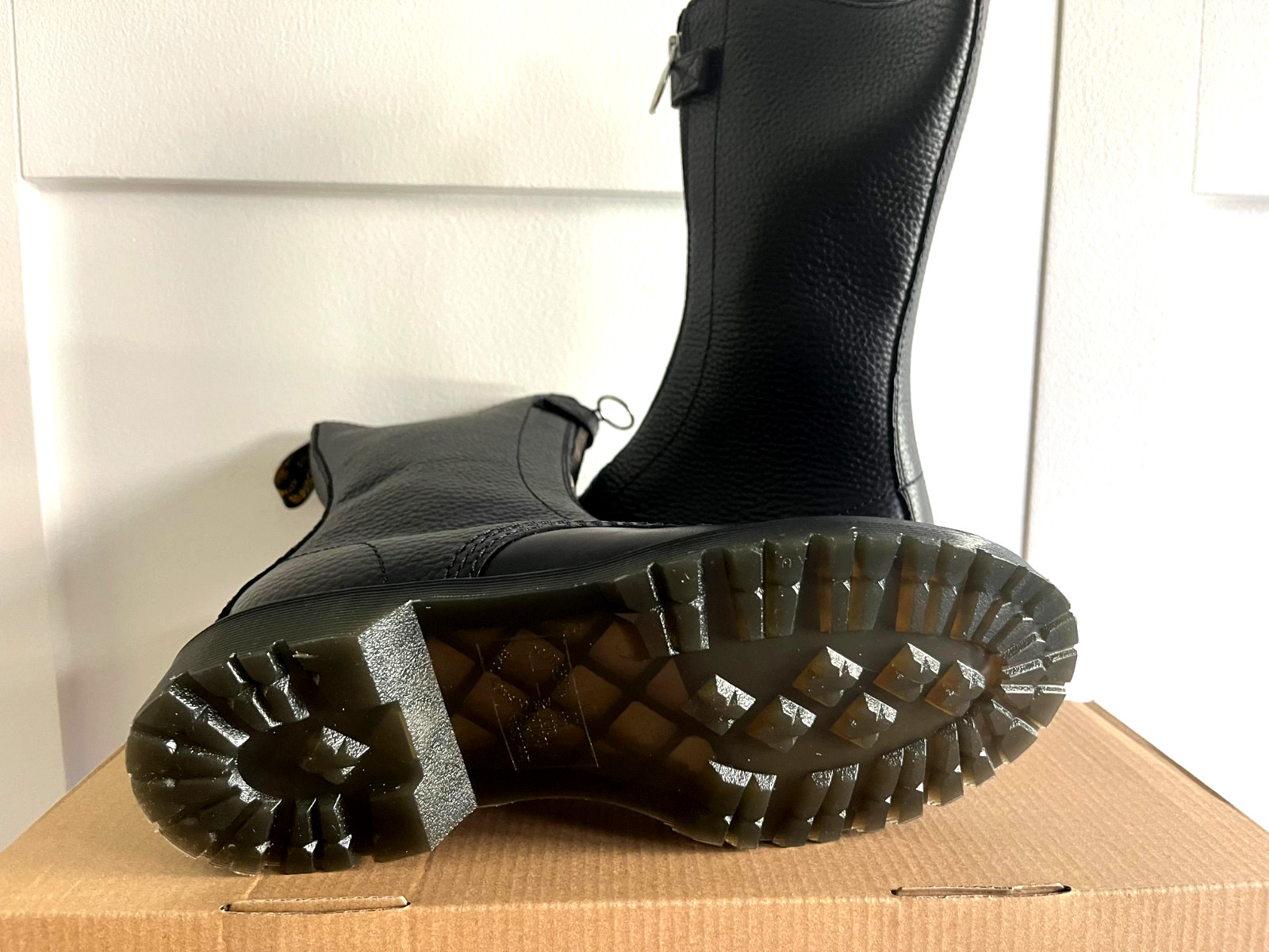 NIB Dr. Martens 1B99 Front Zip Black Leather Combat Boots Women’s US 7 EU 38