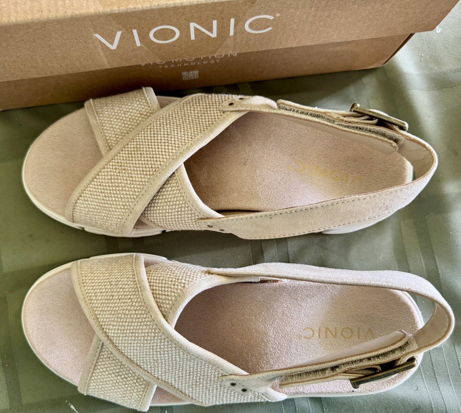 Vionic Uptown Sonoma Beige Canvas J3160F1251 Women’s Size 8 Medium NEW