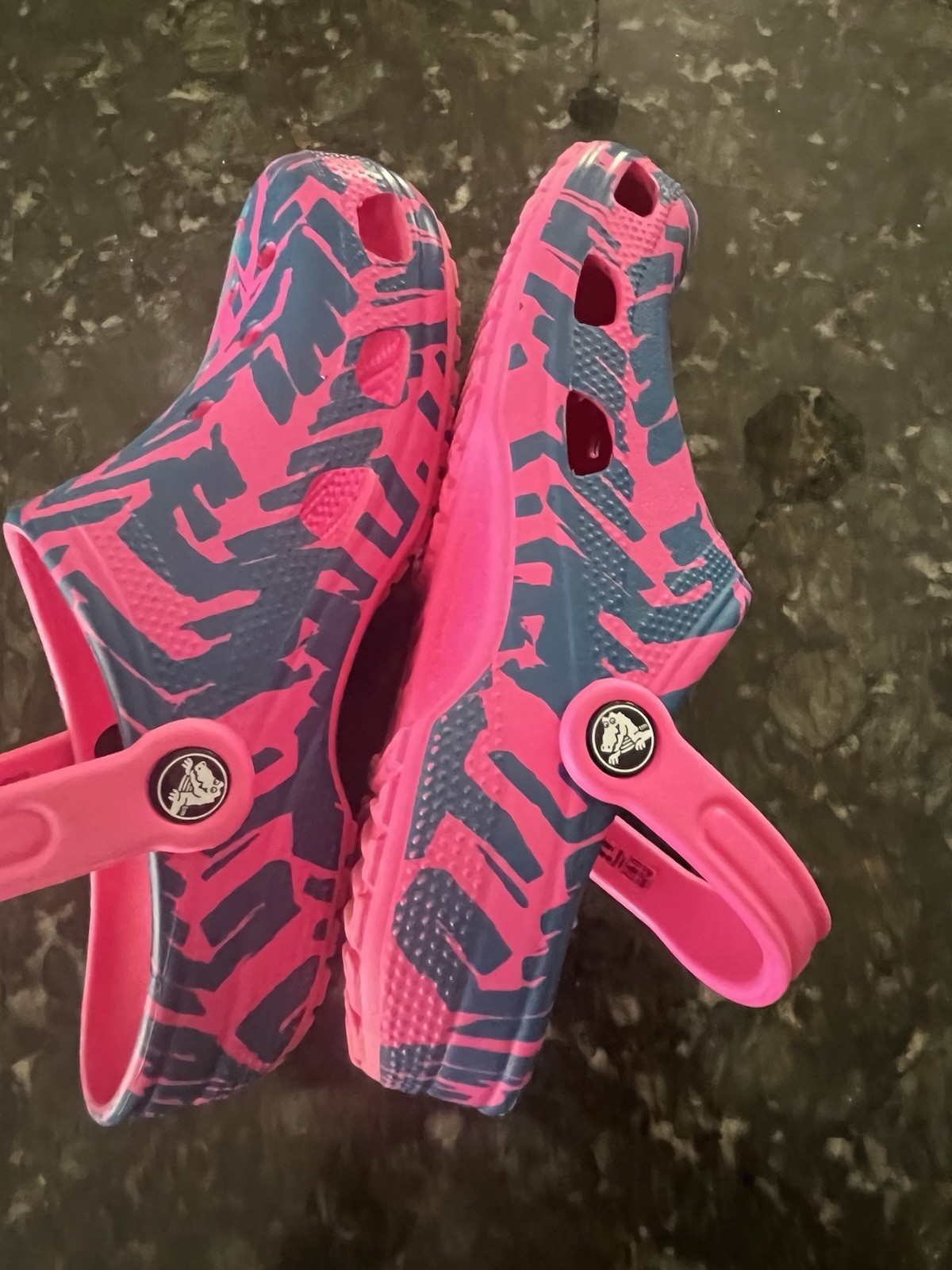 Crocs Classic Kids Clog Sandals Abstract Pink Blue Green Slip-On women Sz 7
