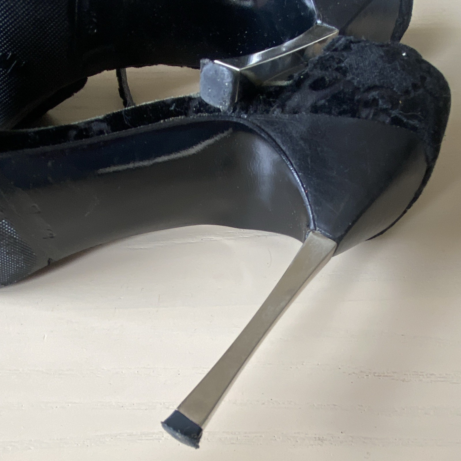Gucci Vintage Black GG Logo Velvet Pointed Toe Ankle Strap Pump Heels 8 B