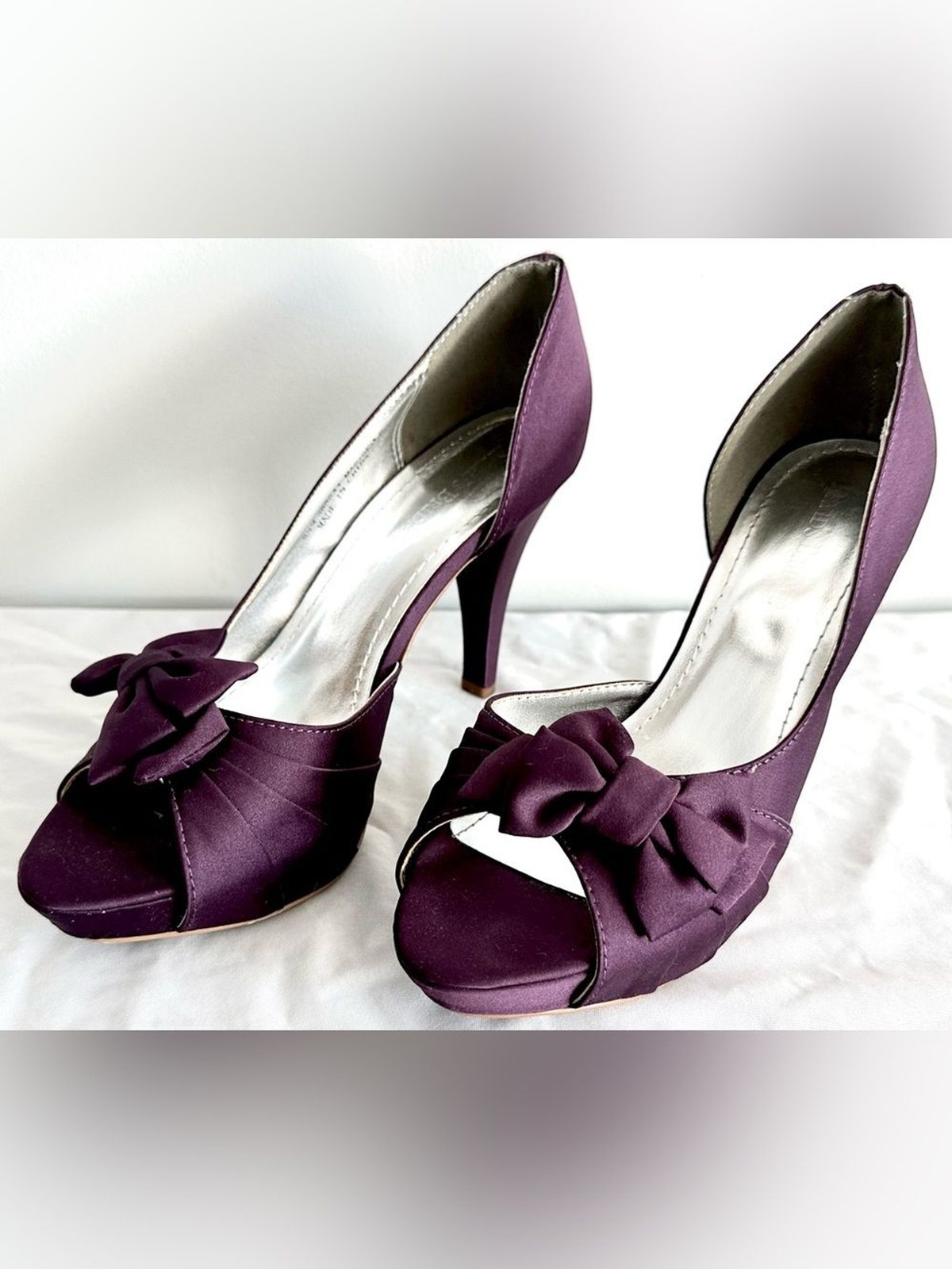 David’s Bridal Women’s Size 8.5 Purple Satin Peep Toe Heels with Bow Accent