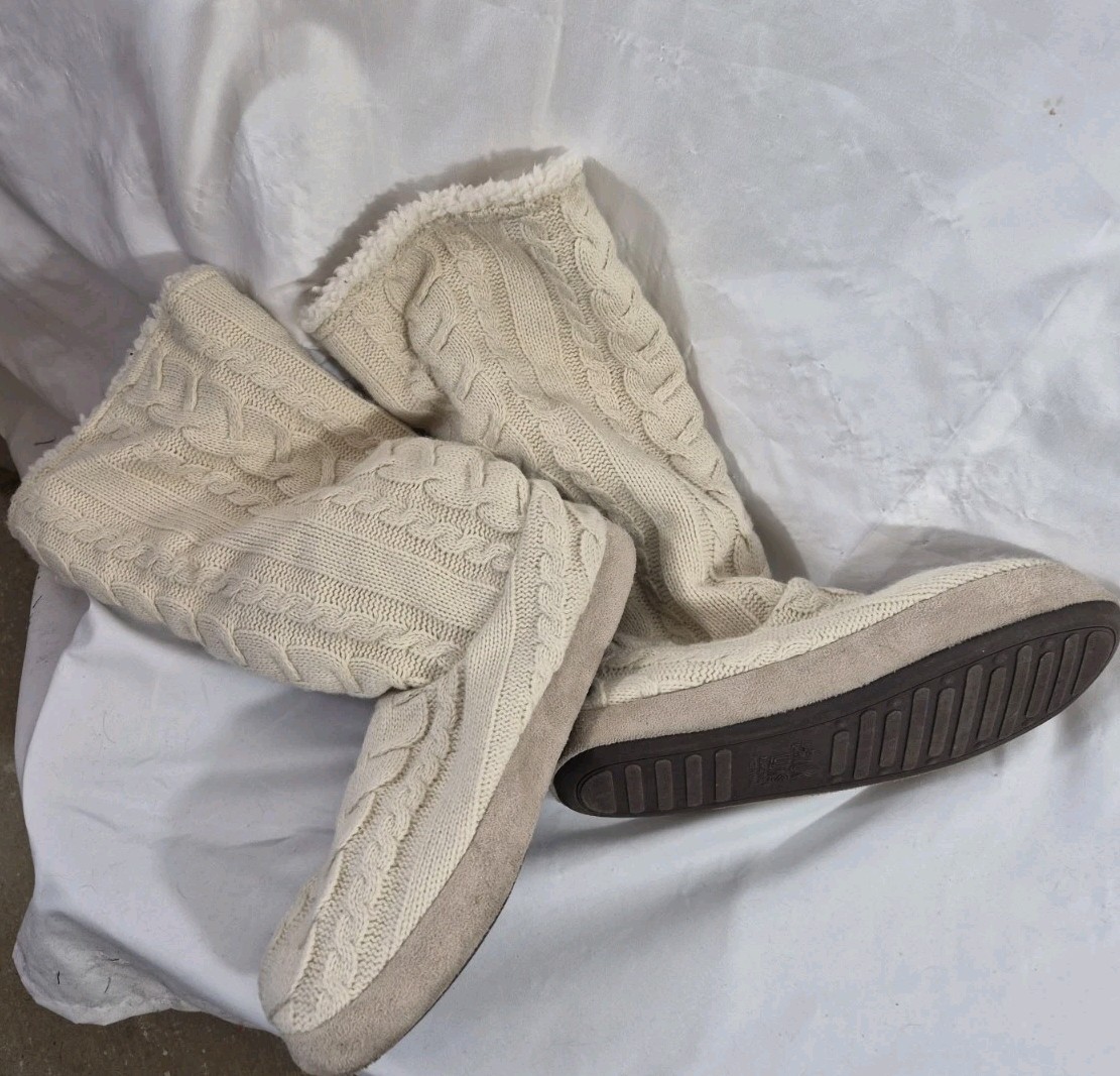 Mukluks Women’s Creme Cable Knit Sherpa Button Down Boots Size 11-12