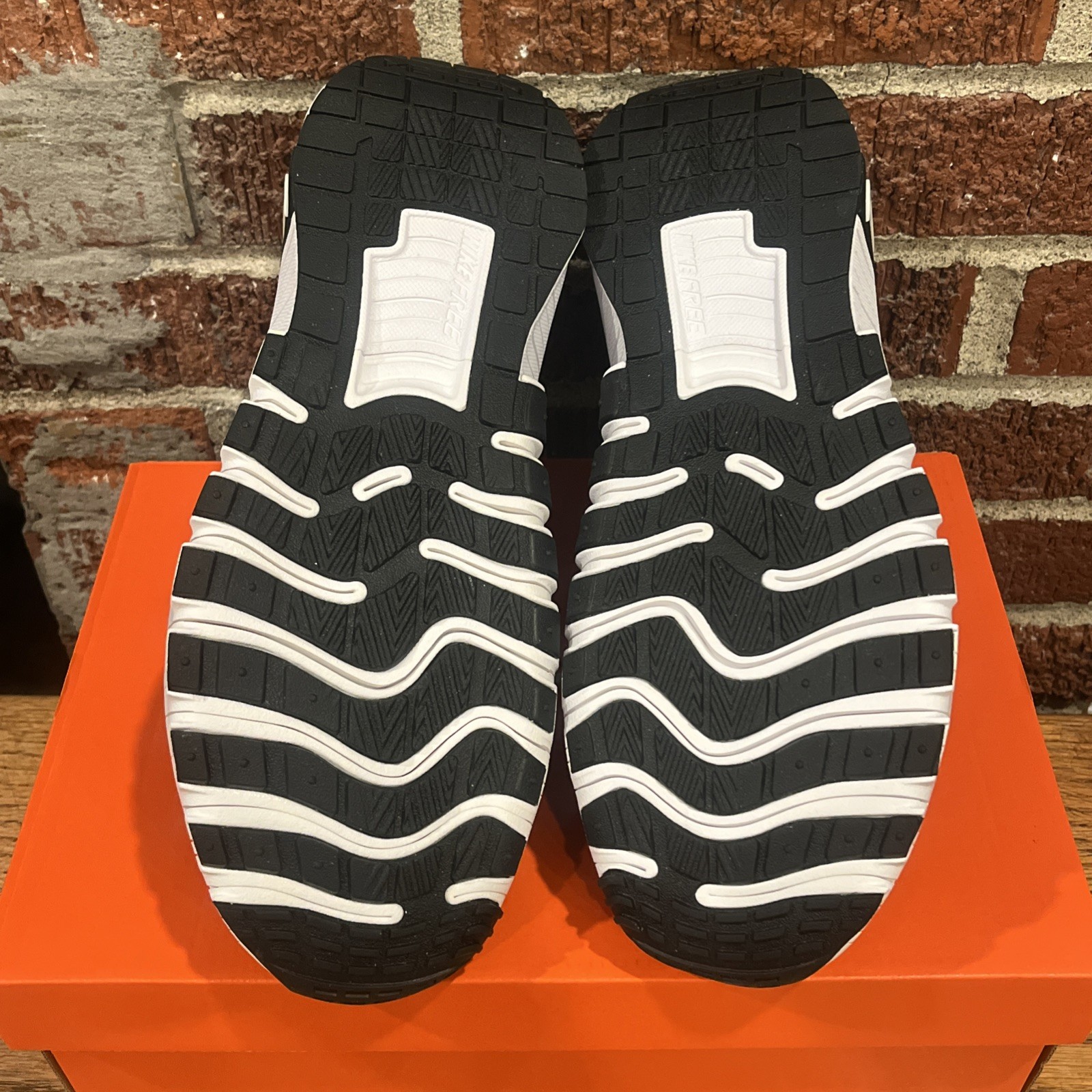 Nike Free Metcon 6 Black White Women’s 11 Training Gym Running Shoes FJ7126-001