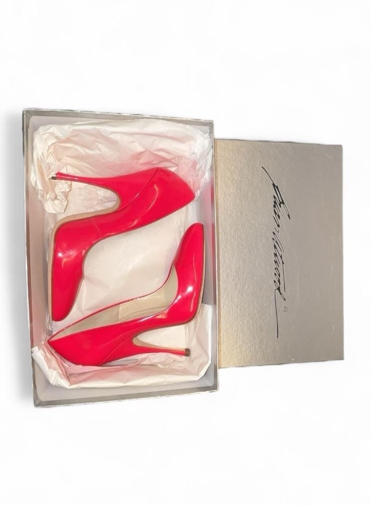 NWT Brian Atwood heels, IT 35