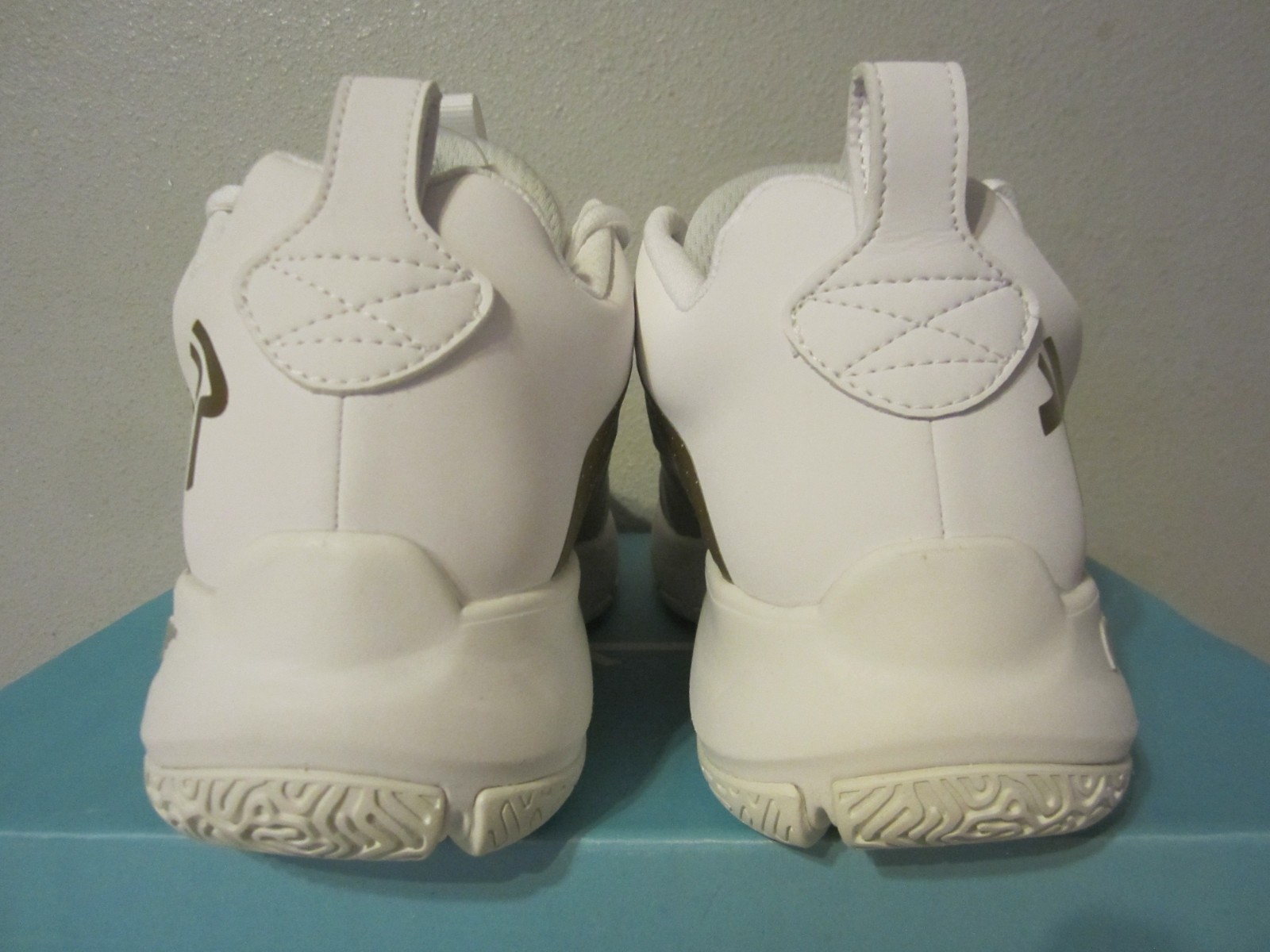NIB Rip-It Rip It Future Court Volleyball white/gold sz 7 Womens $140