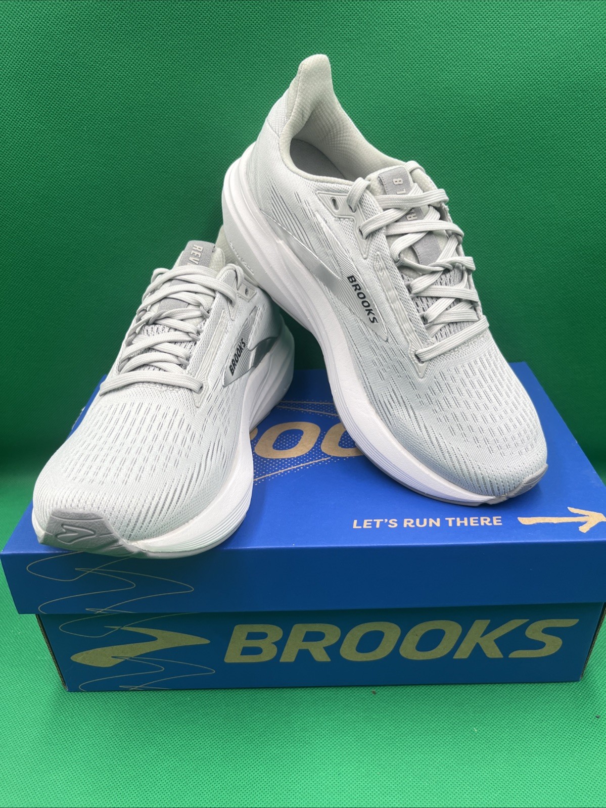 Size 6 – Brooks Revel 8 Oyster Mushroom Alloy W