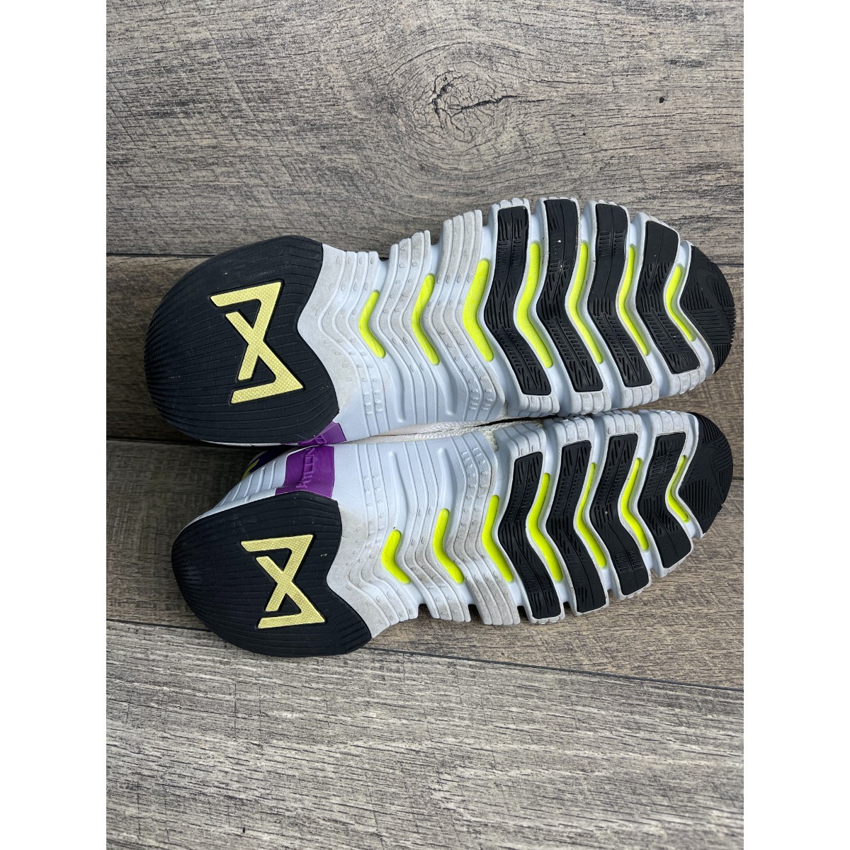 Nike Free Metcon 4 CZ0596-157 Womens 9.5 Running Shoes White Wild Berry Sneaker