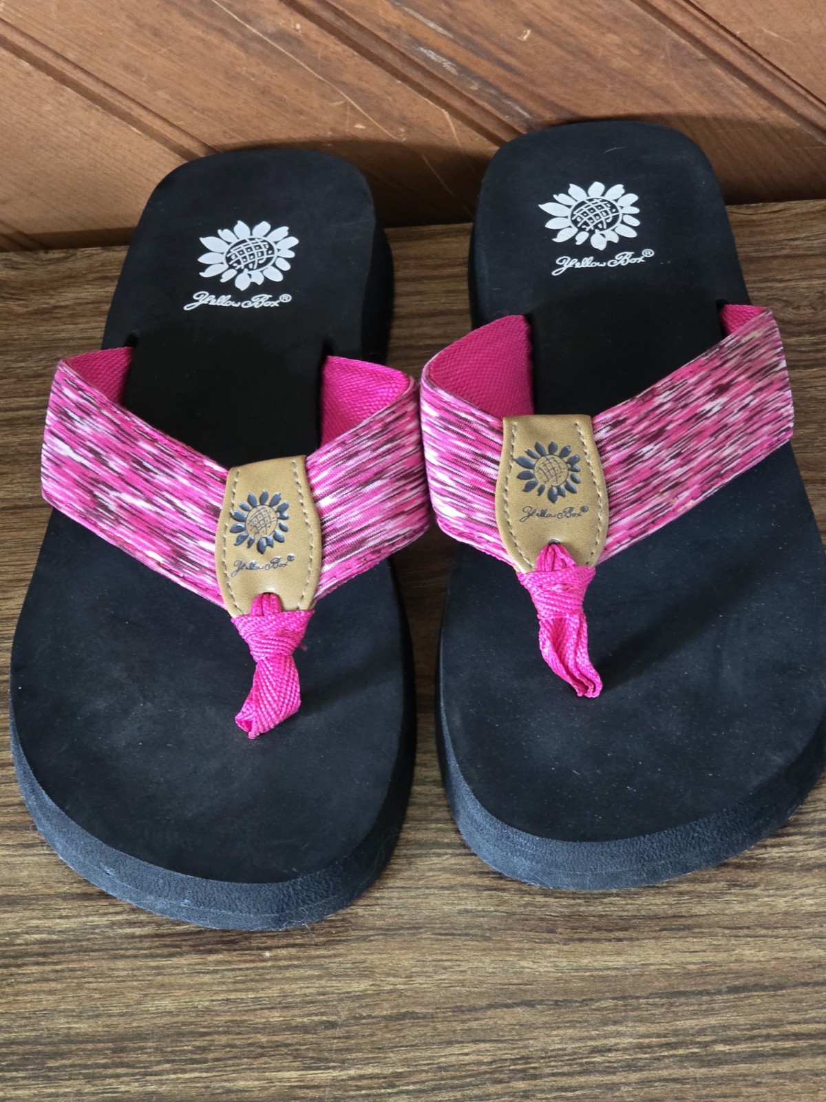 Yellow Box Flip Flop Sandals Size 7.5 Pink Black Farlin Farah Fuschia
