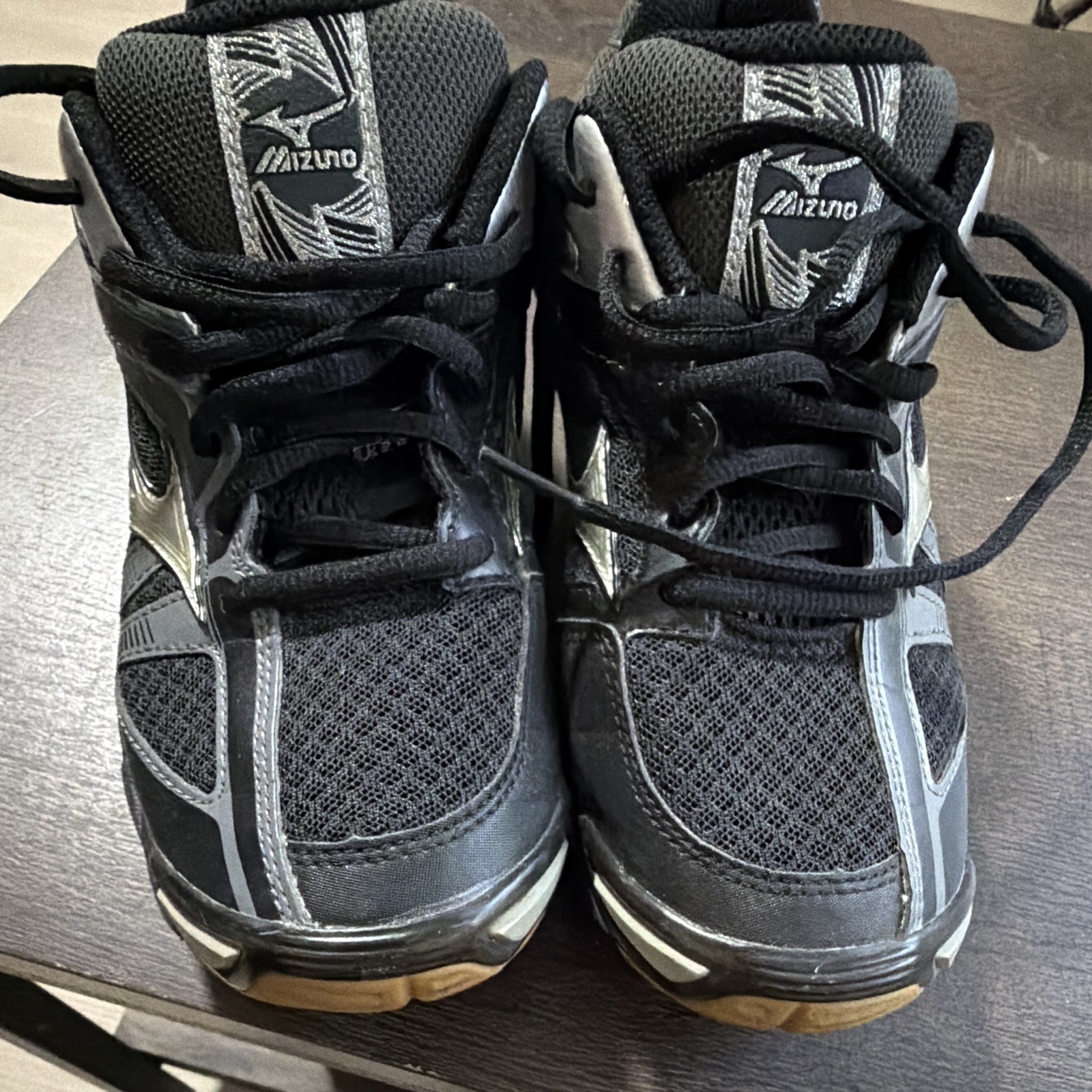 Mizuno Wave Bolt 6. Black/Silver/Gray Mesh Women’s Low Top Lace-Up Sneaker