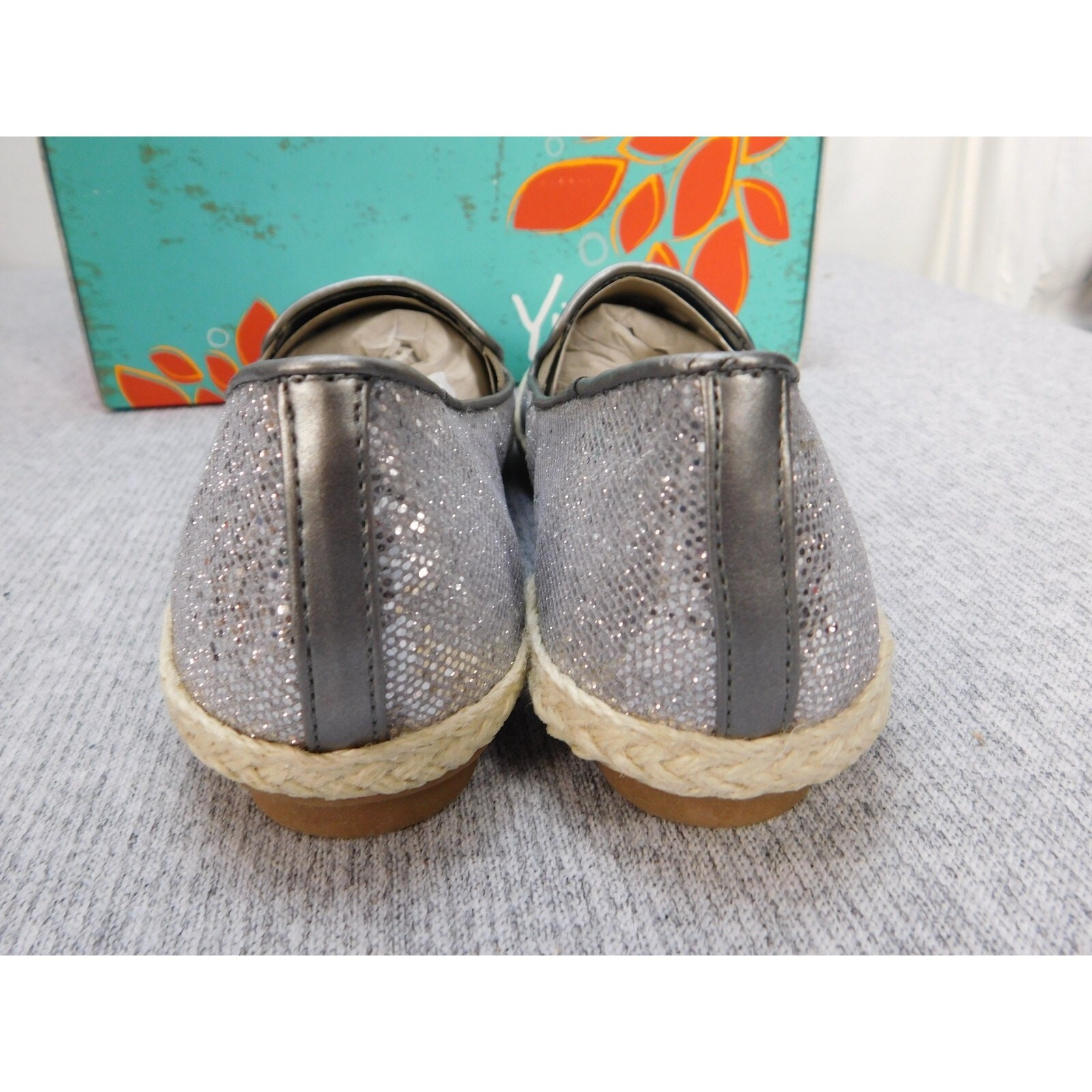 Yuu Geniva Espadrille Slip-on Shoe Womens 8 Silver Glitter NIB YU10127