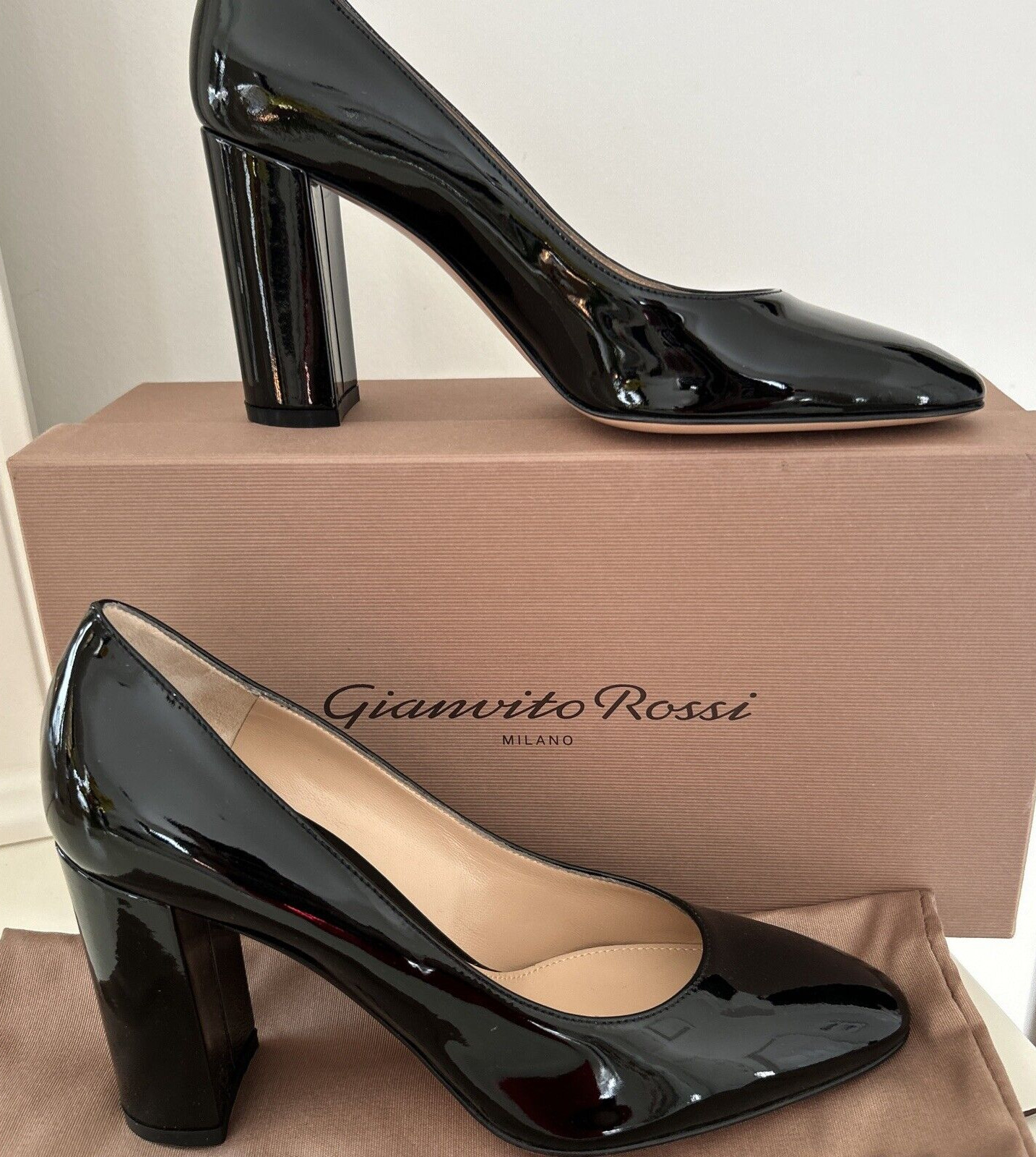 Gianvito Rossi Black patent Leather Block Heel Semi Round Toe Shoes Size 38