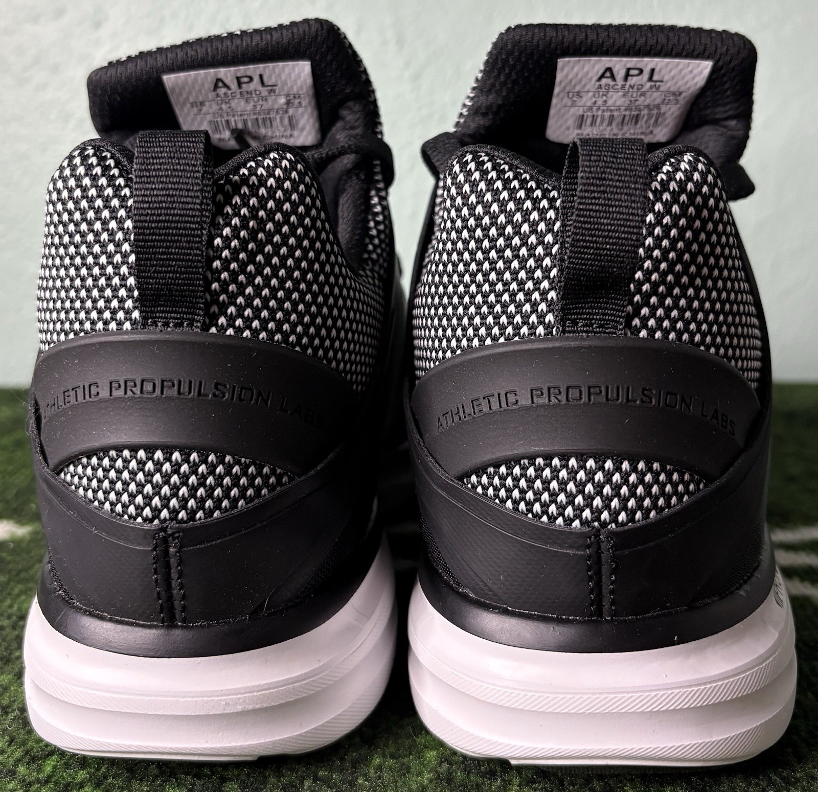 US Women’s 7 – APL Ascend “Black/White” New in Box, ALO Yoga, Running Shoes