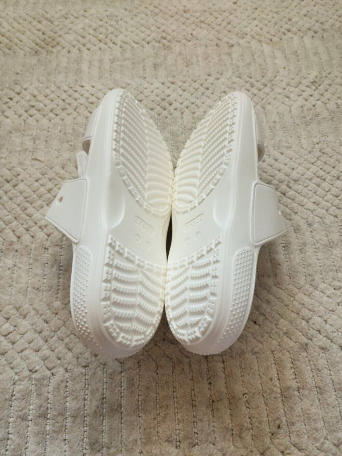 CROCS UNISEX CLASSIC TWO-STRAP SLIDE SANDALS – SIZE: WOMEN 13 MEN 11 – White