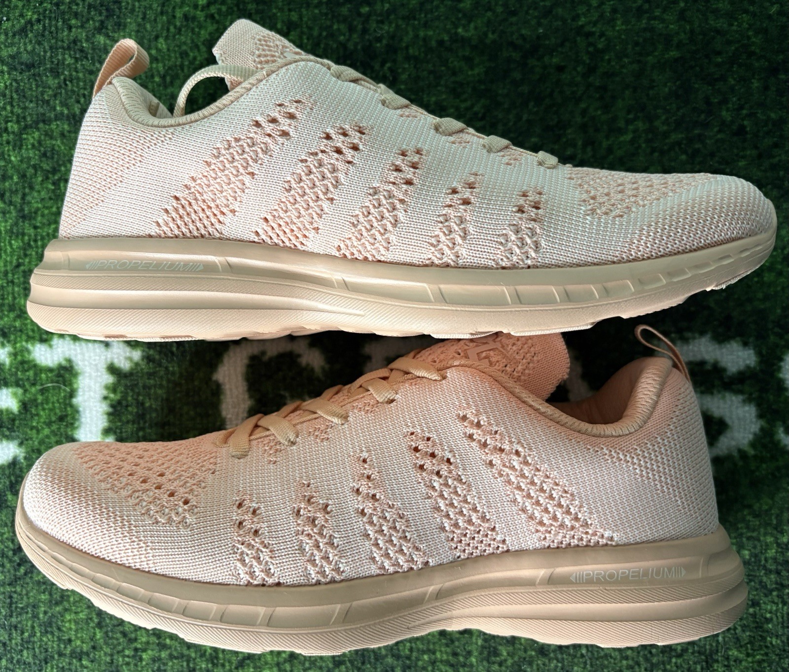 US Women’s 7 – APL Techloom Pro “Blush” 22002, ALO Yoga