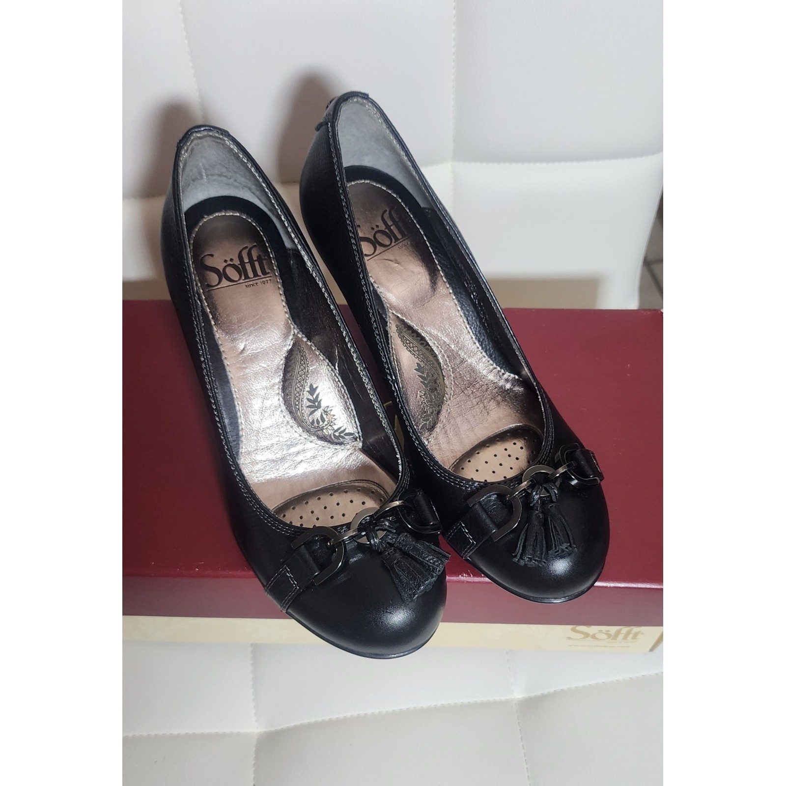Sofft Black Leather Kitten Heels Tassel Round Toe Pumps Womens Shoes