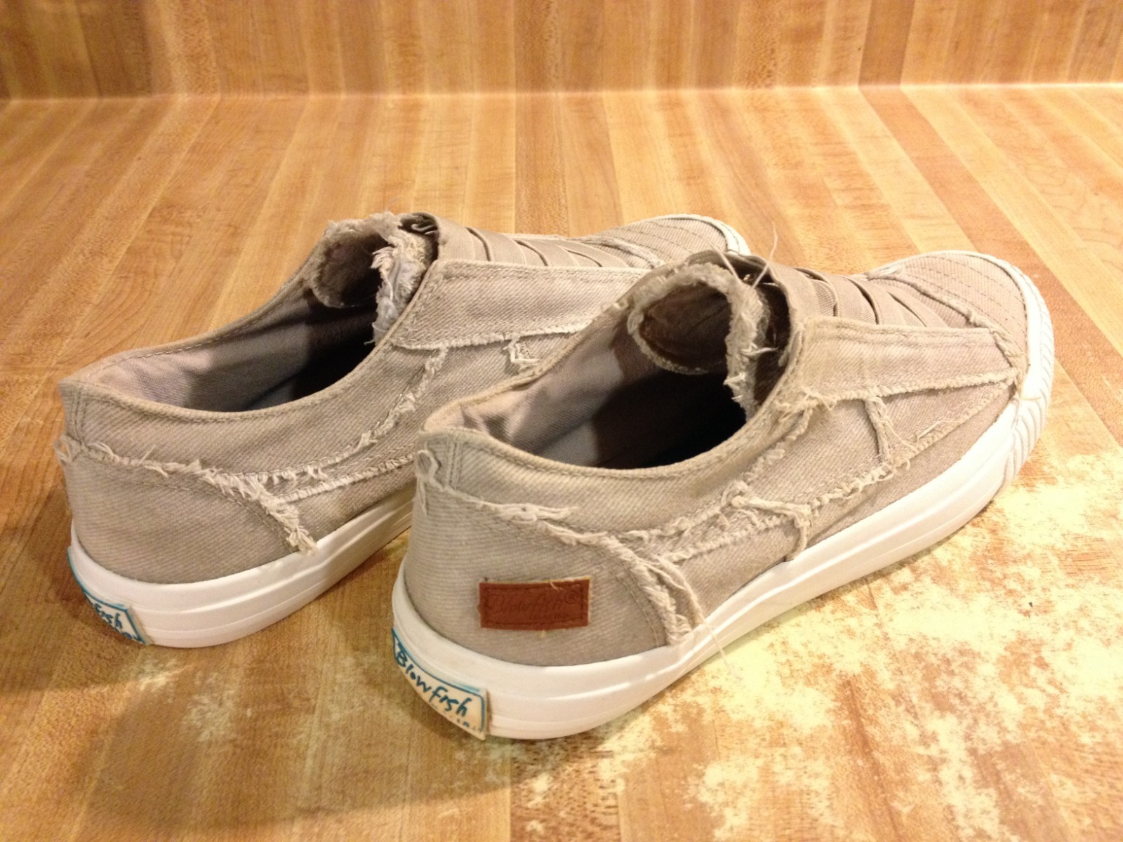 Blowfish Malibu Womens 8M Marley Tan Canvas Distressed Low Top Slip On Sneakers