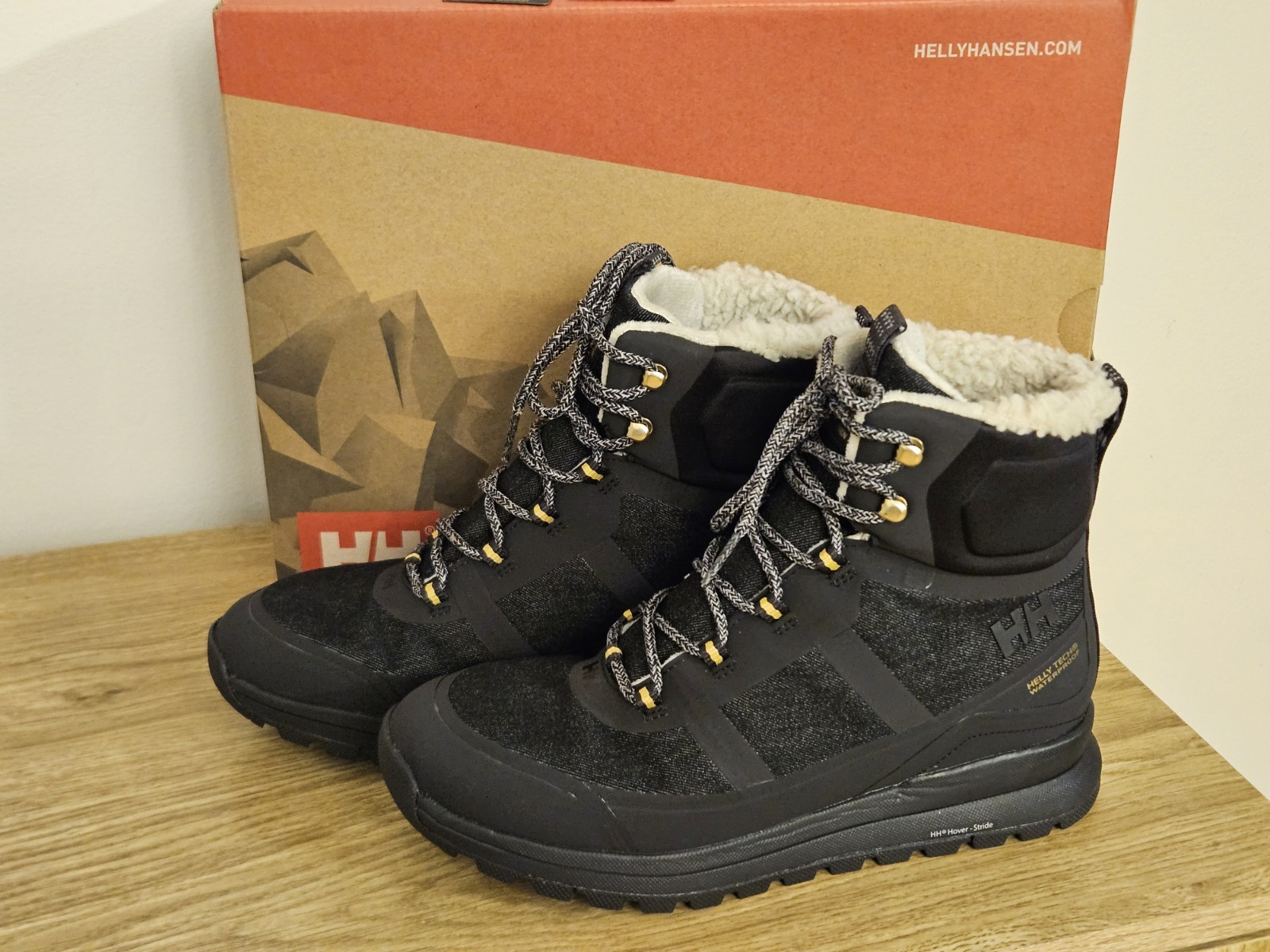 NIB Helly Hansen Whitley Winter Boots Women 7.5 Black Waterproof Insulated New