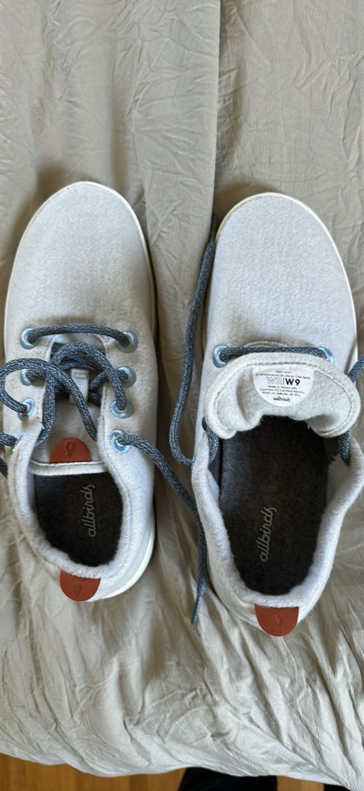 Allbirds Women’s Wool Runners – Size 9 – Light Grey / Silver