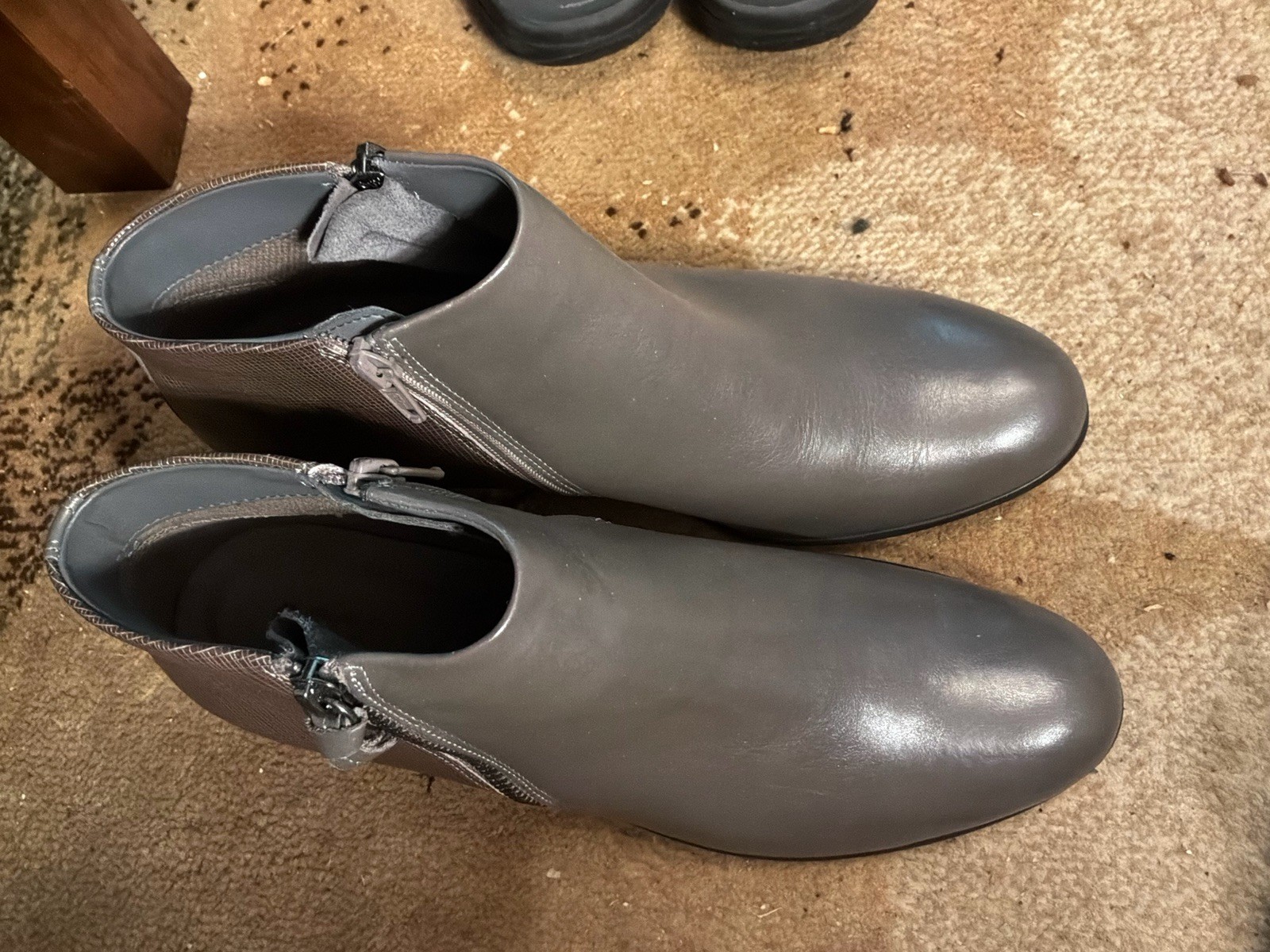 New Ecco touch 36 warm grey leather boots. Sz40. RT$179.