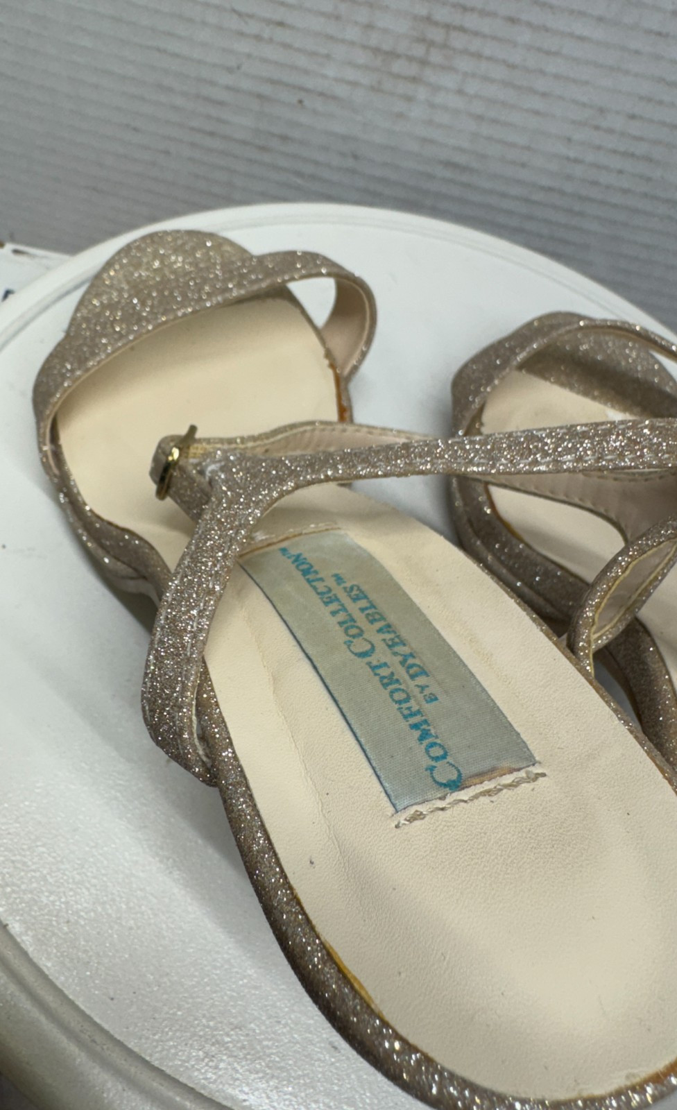 Dyeables Womens Aurora Ankle Strap Dress 3.25 Kitten Heels Gold Glitter 6.5B 37