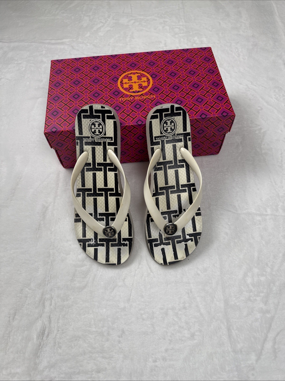 TORY BURCH Women’s Flip Flops White & Black PVC Upper/Lining EVA Sole Size 7