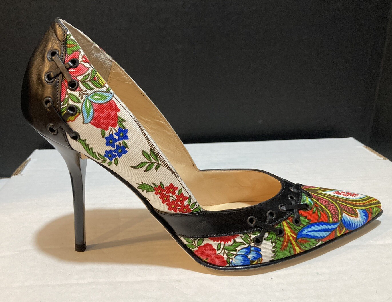 ISABELLA FIORE Flower Pattern Fabric & Black Leather Pumps In Box Beautiful