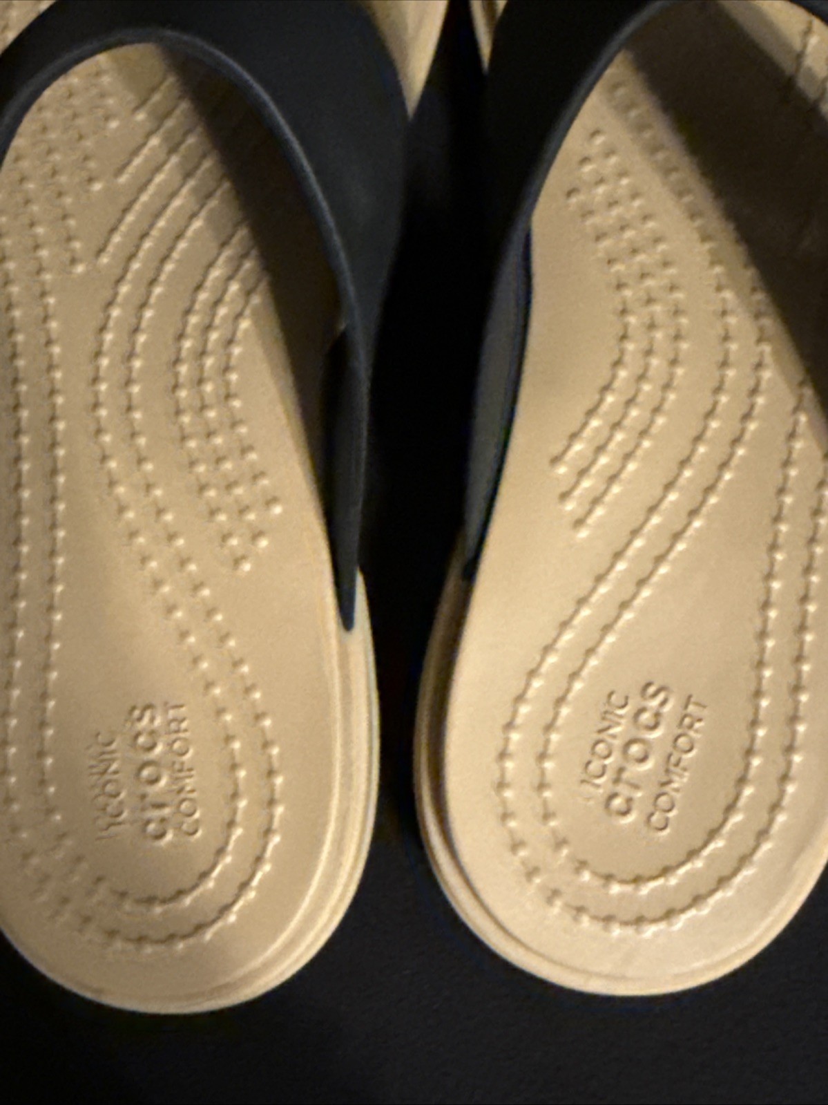 CROCS Iconic Comfort Black Thong Sandals Size Womans 4 NWOB