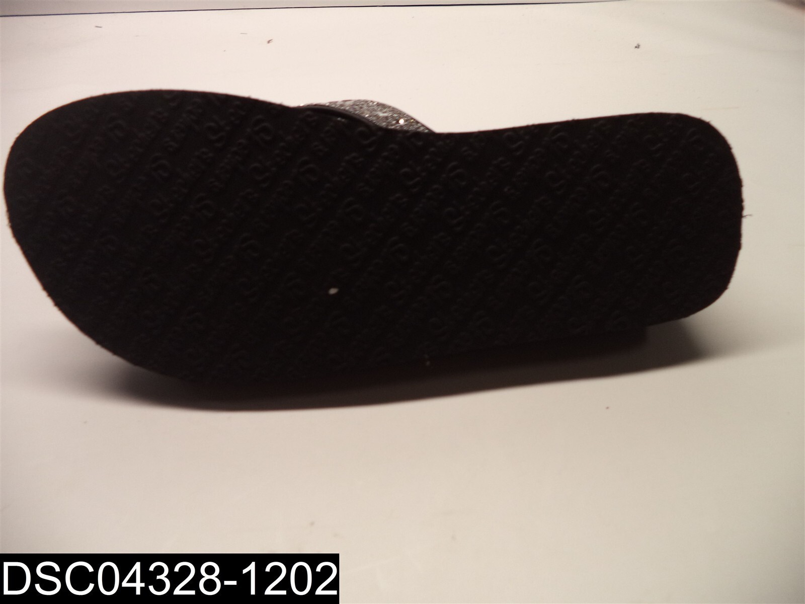 Size 7 Women’s Skechers Black & Silber Vinyasa Flip Flop Sandals 31601/BLK