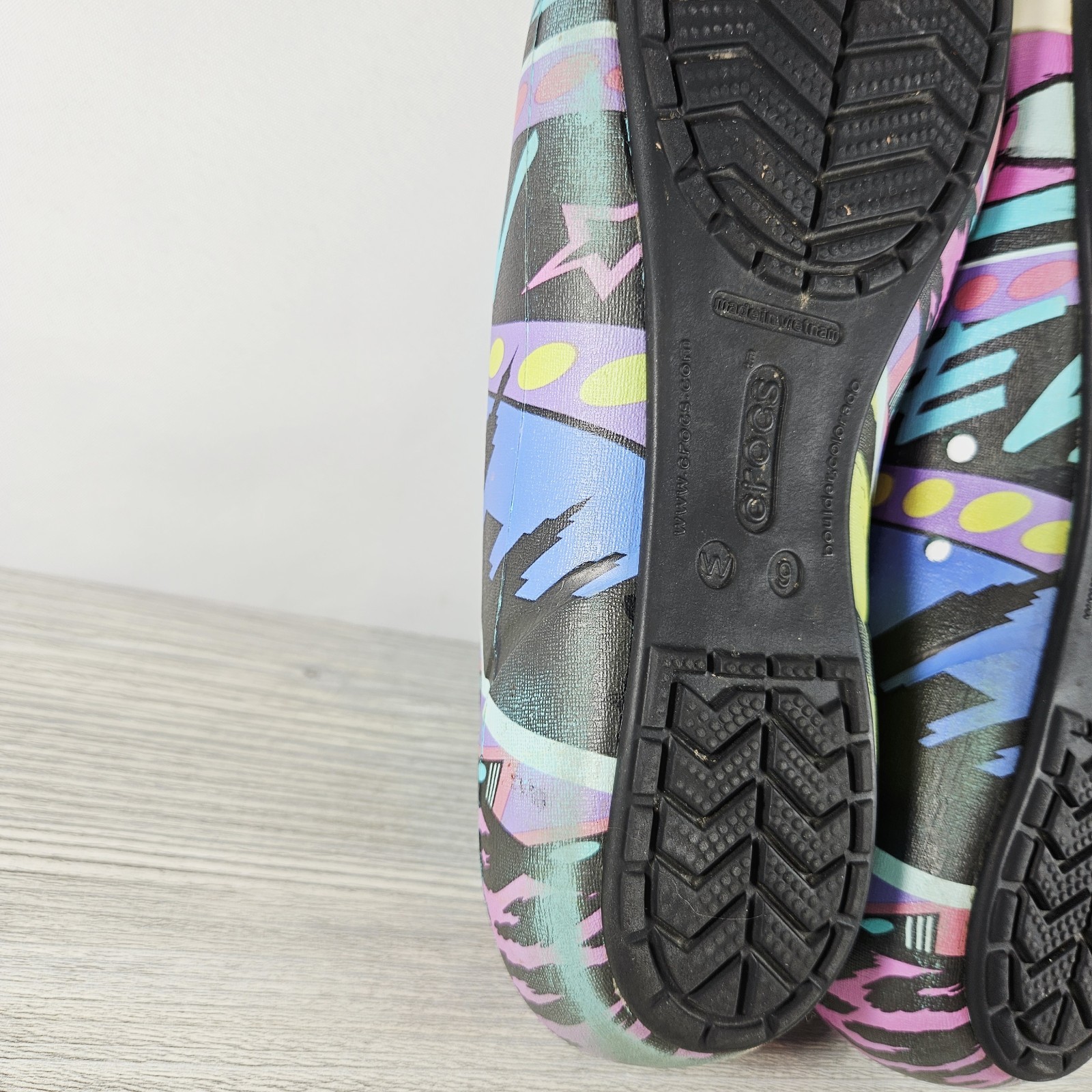 Patricia Field x Crocs Round Toe Flat Shoes Sz 9 Torquoise Multi Color Graphics
