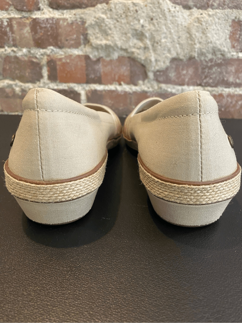 Grasshoppers Cream Semi-Casual Mesh Round Toe 1” Wedge Shoe Women’s 10M