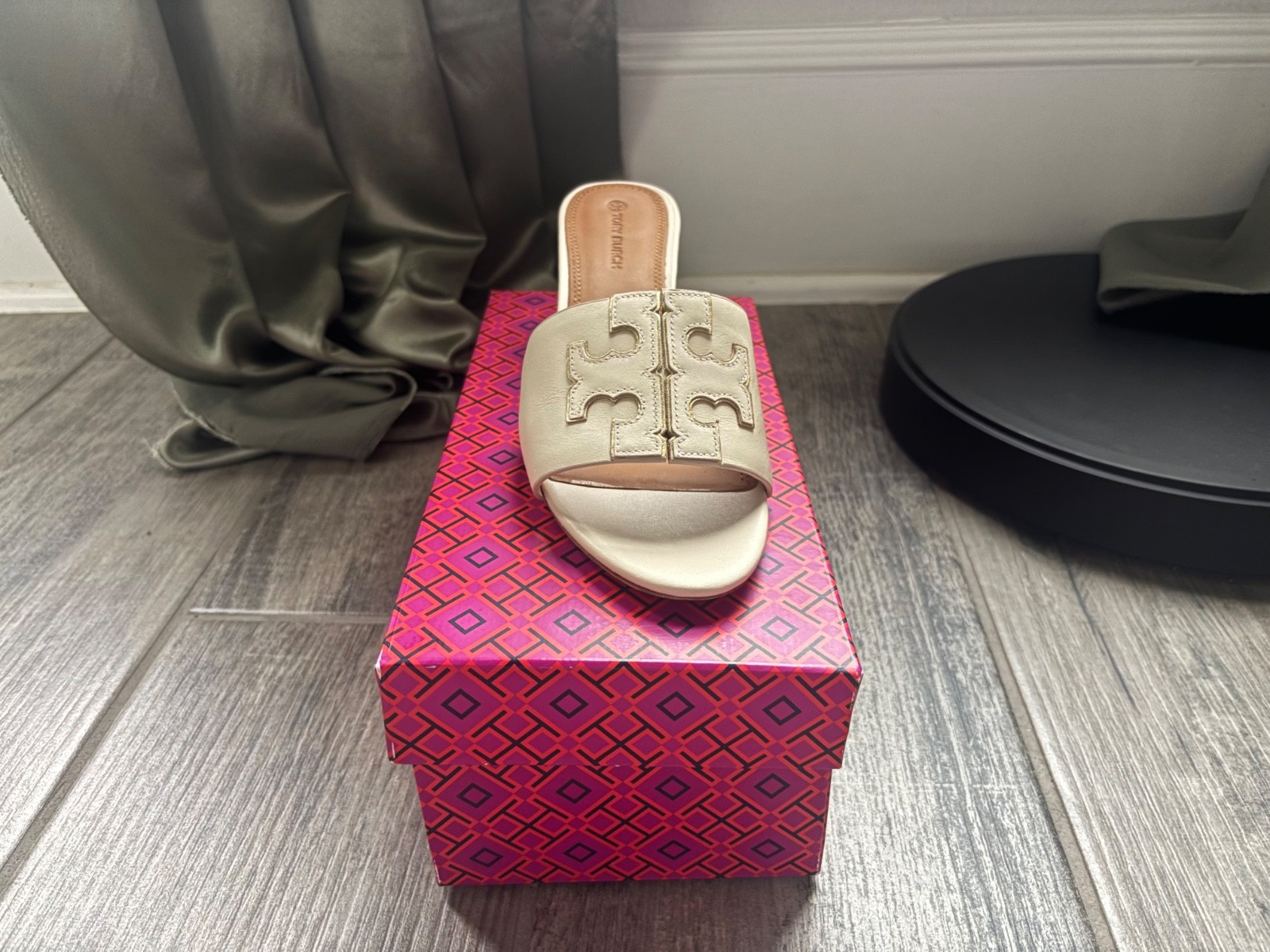 Tory Burch Ines Slide Textured Calf Leather/ Calf Leather Size 10.5