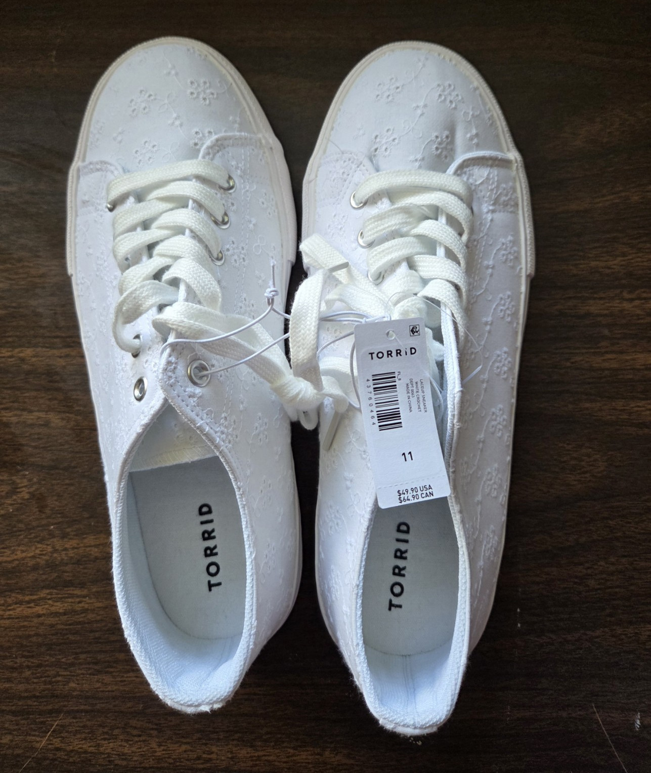 New Torrid Women’s White Floral Lace-Up Sneaker WW Wide Low Top Shoes
