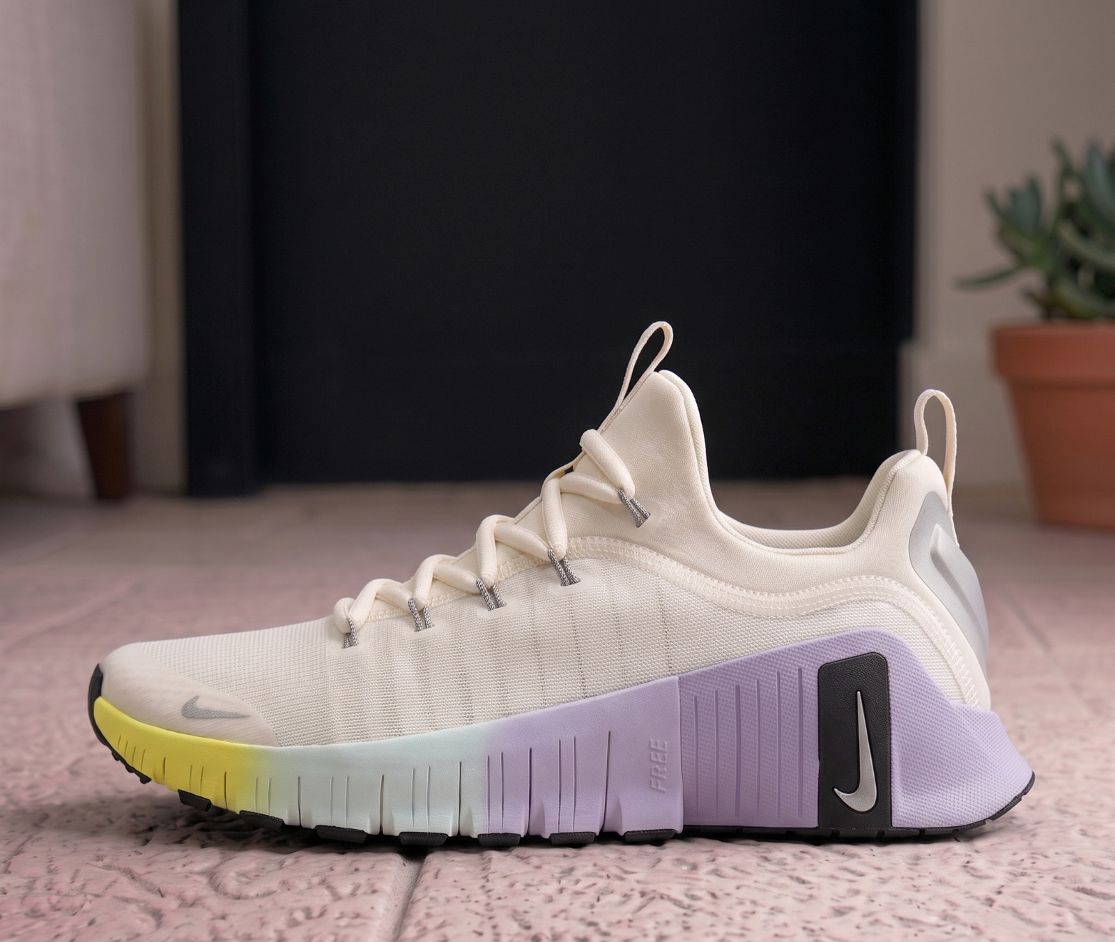 Size 9.5-Nike Free Metcon 6 SE Mood Ring Pack W / B34