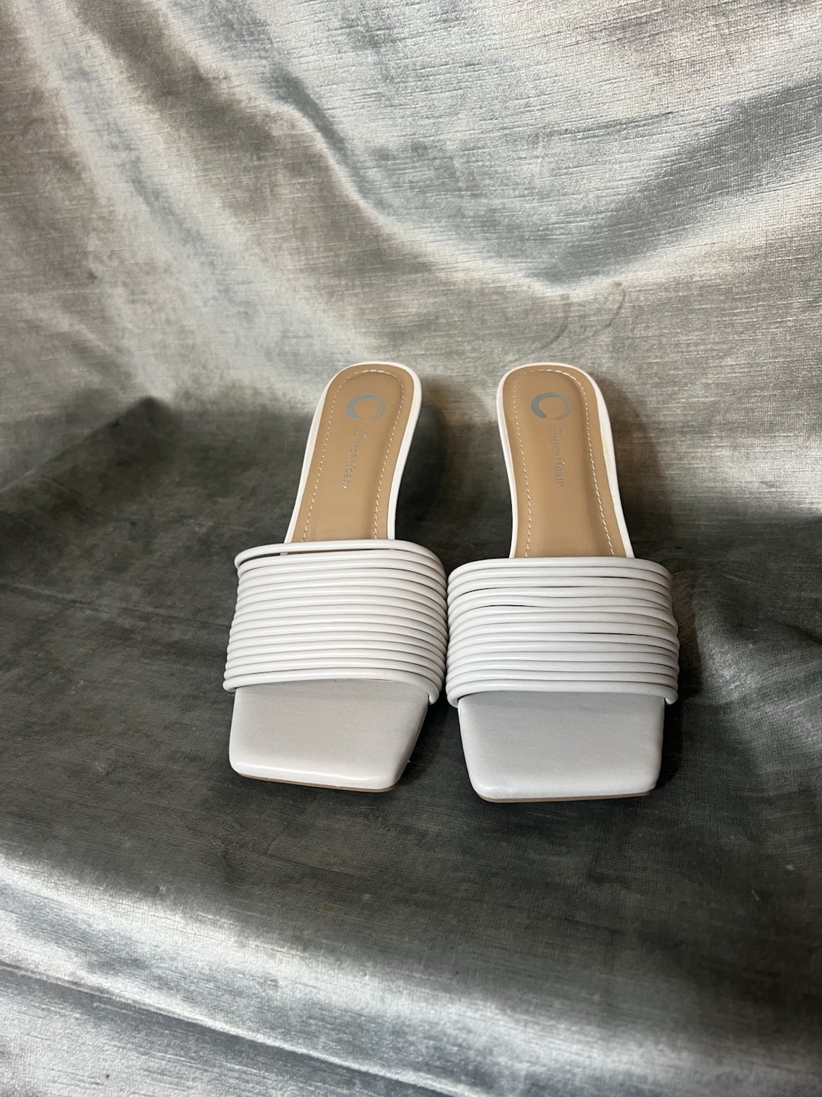 #5935. NEW! Tru Comfort Foam Calliope Heeled Off White Sandals. Size 7