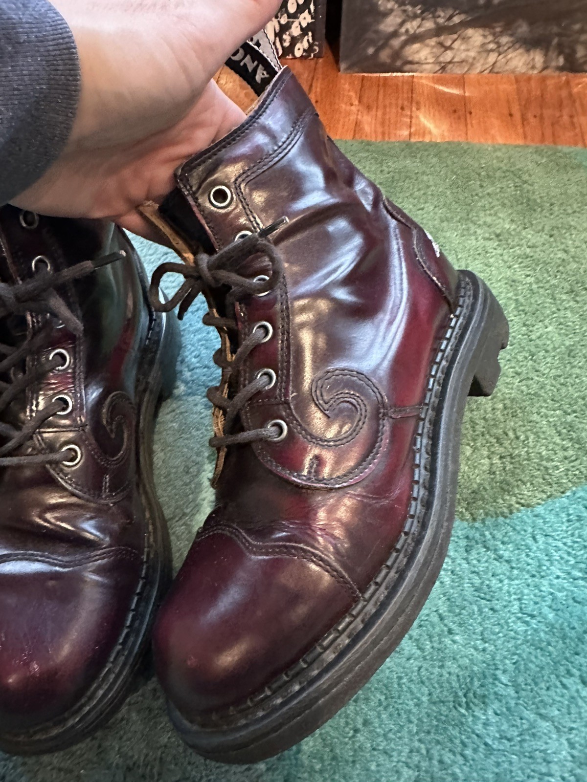 Fluevog VINTAGE Angels Derby Swirl 6-eye burgundy ankle boots (Poland) – US 7.5